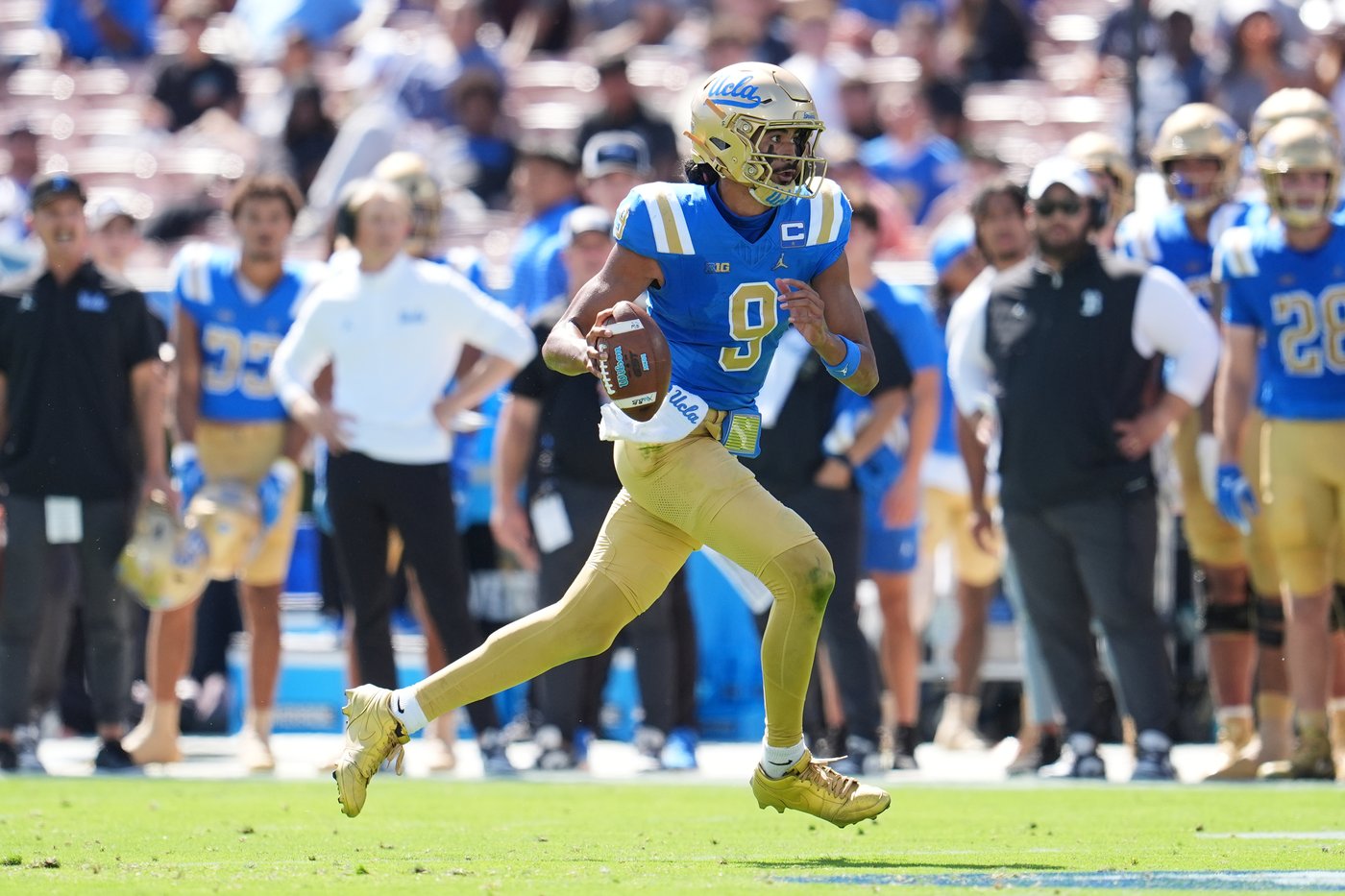 AP Player of the Week: Nico Iamaleava had hand in 5 touchdowns in UCLA's upset of Penn State | iNFOnews.ca