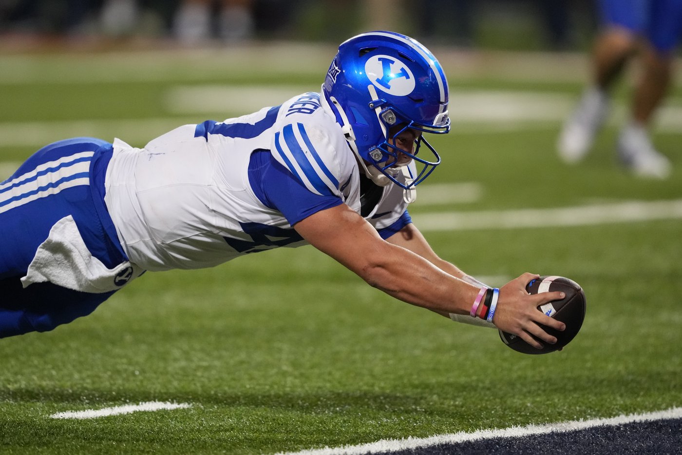 Bachmeier runs for 7-yard TD in second OT, No. 18 BYU beats Arizona 33-27 to stay undefeated | iNFOnews.ca