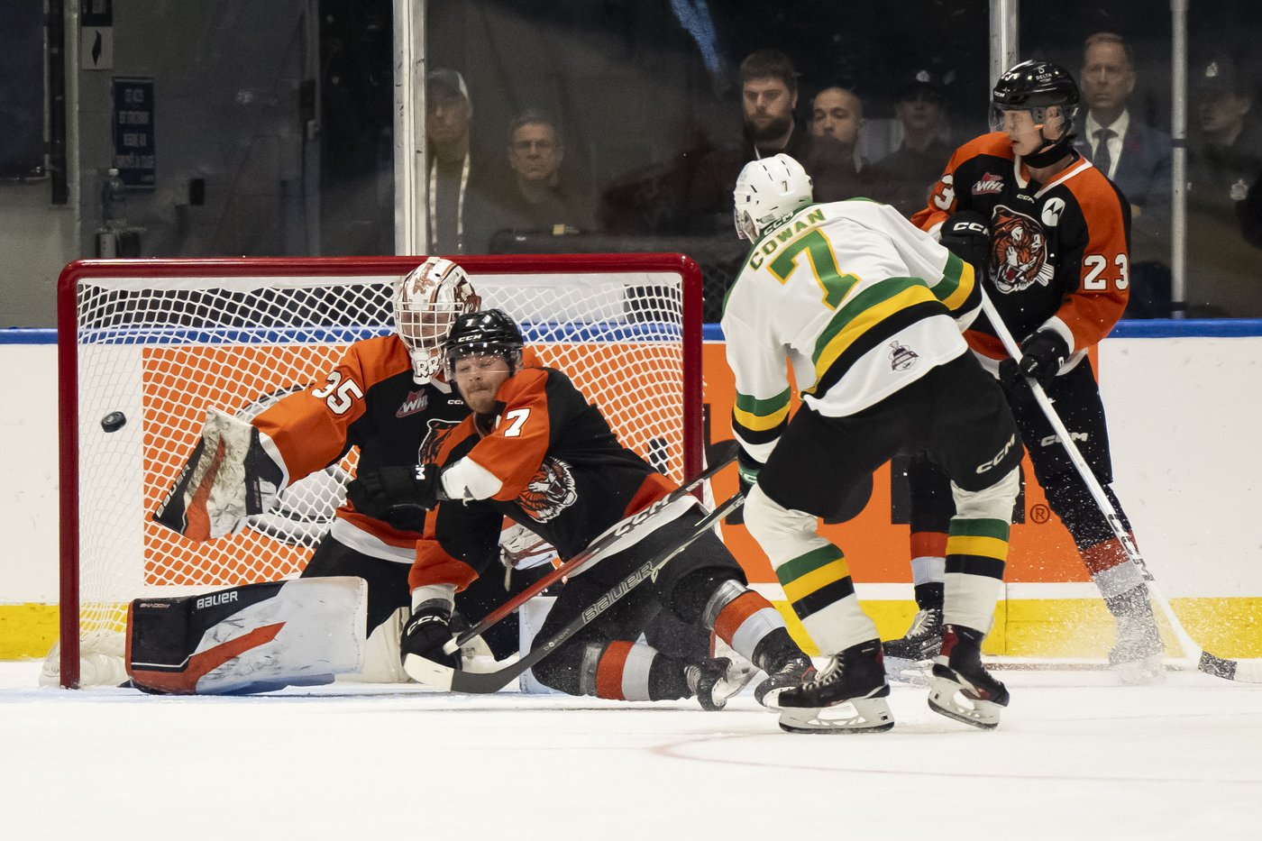 Knights capture third Memorial Cup title with dominant 4-1 win over Tigers | iNFOnews.ca Knights capture third Memorial Cup title with dominant 4-1 win over Tigers | iNFOnews.ca