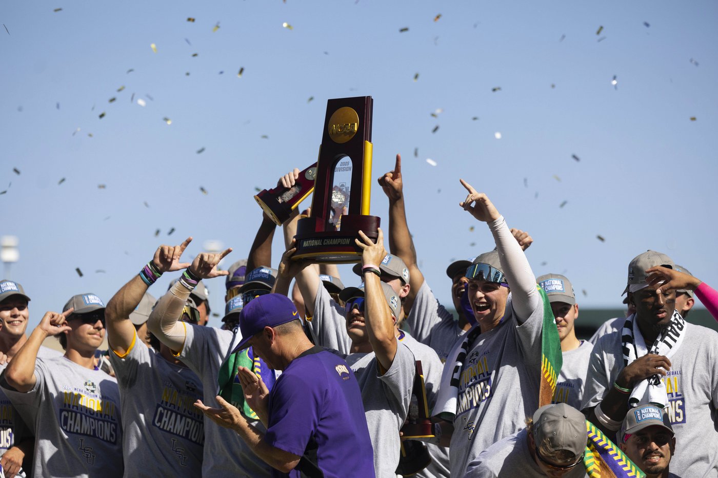 LSU sweeps Coastal Carolina in CWS finals for its 2nd national title in 3 years and 8th overall | iNFOnews.ca