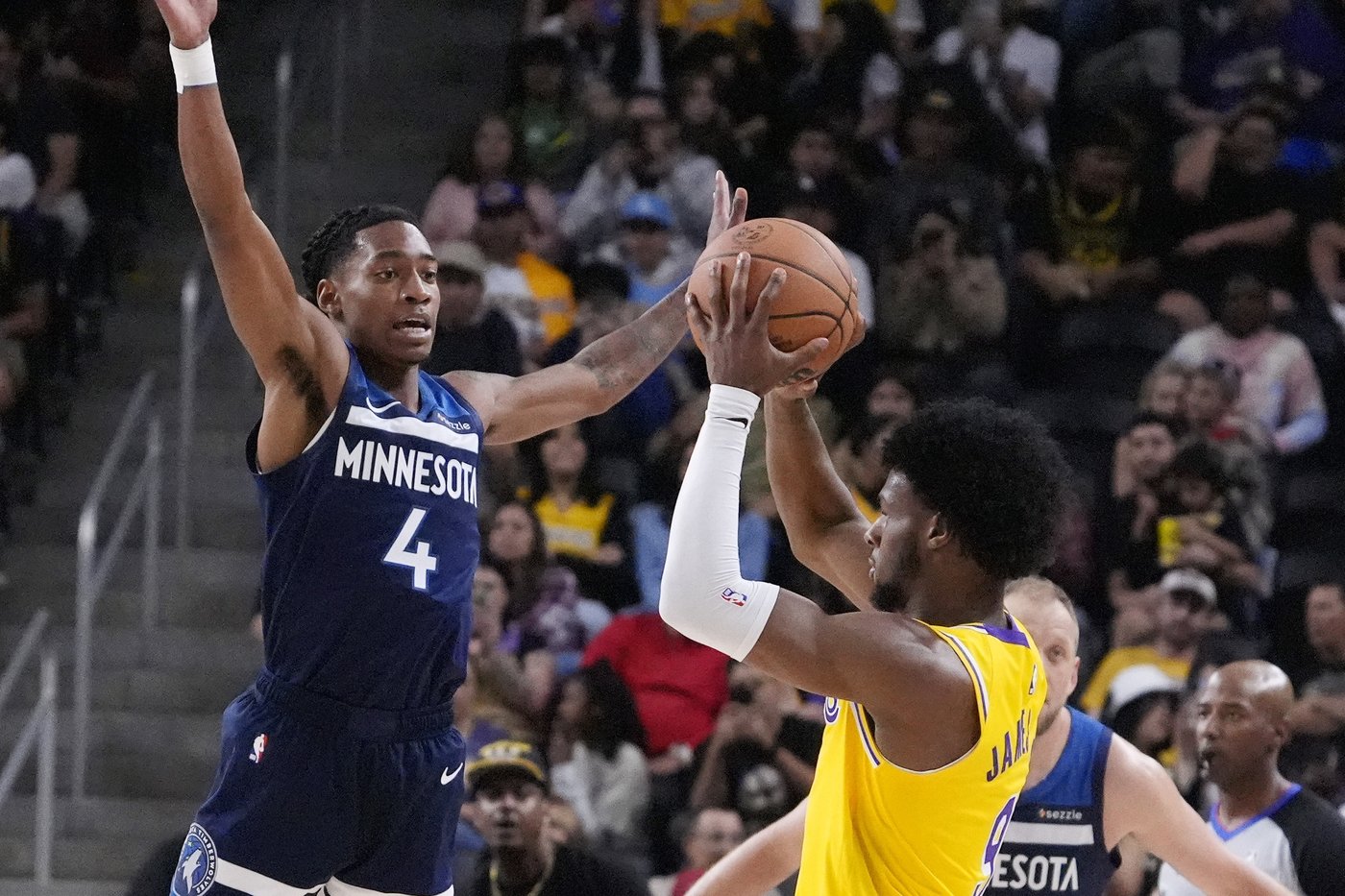 Bronny James begins his Lakers career with a preseason debut. LeBron won't join until the next game | iNFOnews.ca Bronny James begins his Lakers career with a preseason debut. LeBron won't join until the next game | iNFOnews.ca