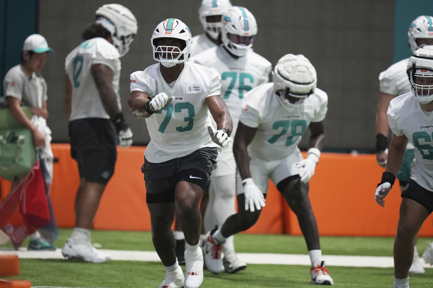 Dolphins sign OL Germain Ifedi with starter Austin Jackson out several weeks with an injury | iNFOnews.ca
