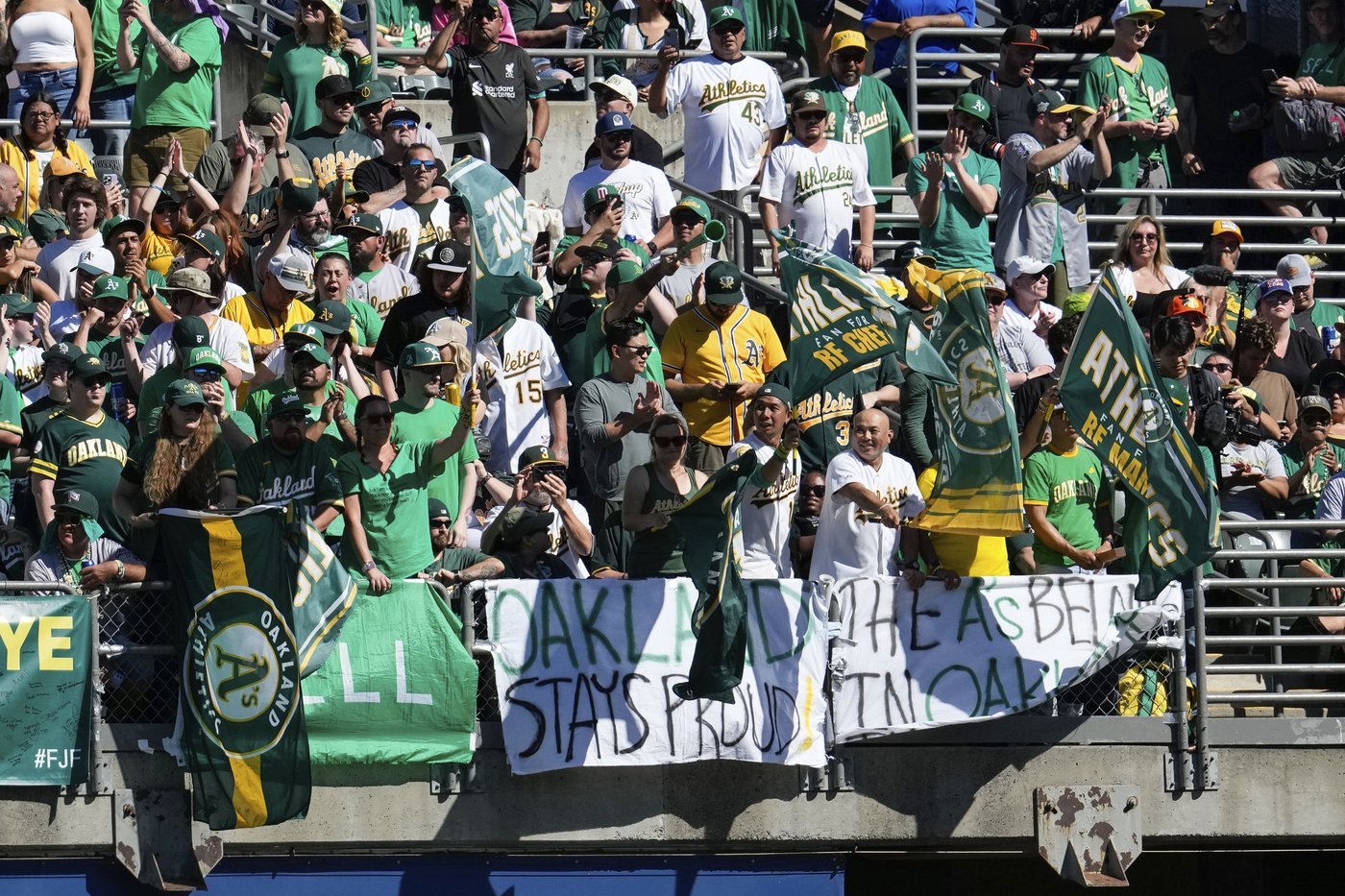 A's send Coliseum out in style in final home game, beat Rangers 3-2 | iNFOnews.ca A's send Coliseum out in style in final home game, beat Rangers 3-2 | iNFOnews.ca