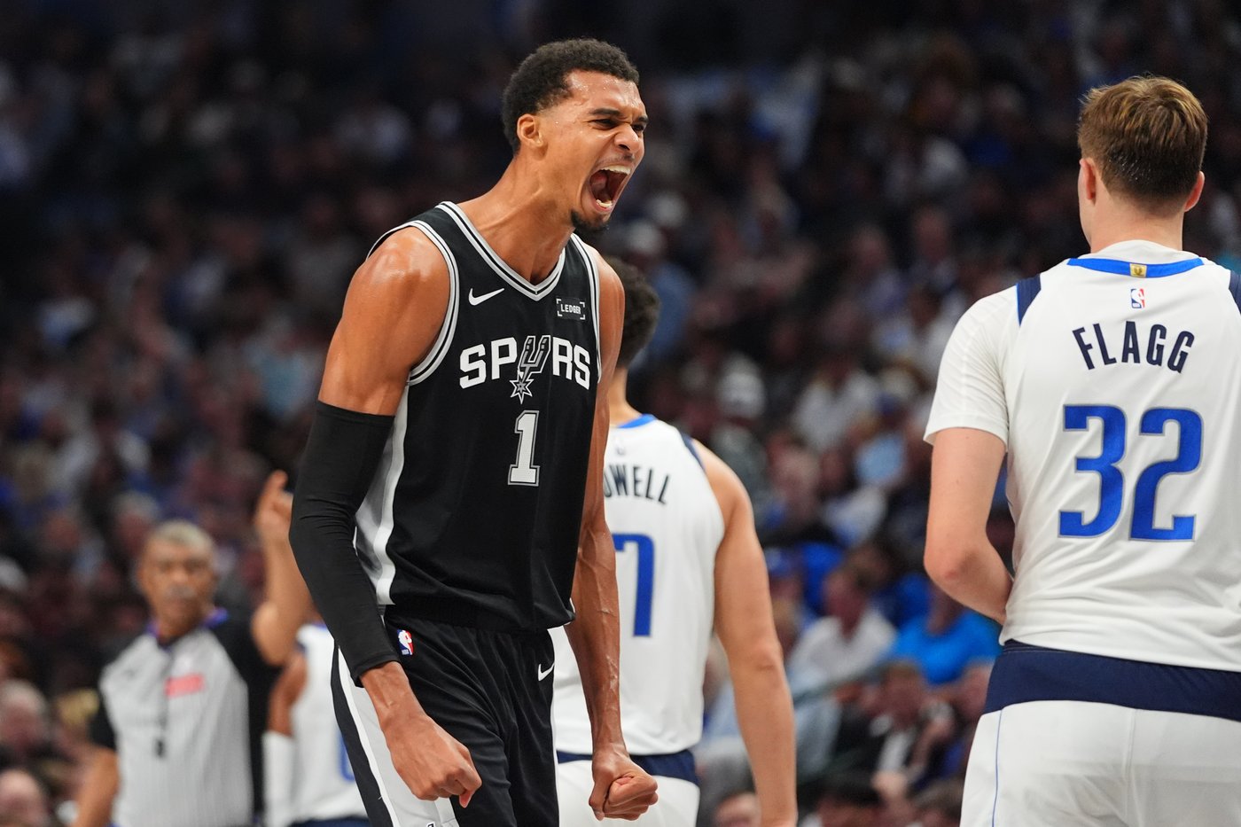 Wembanyama scores 40 as Spurs spoil Flagg debut with 125-92 rout of Mavericks | iNFOnews.ca