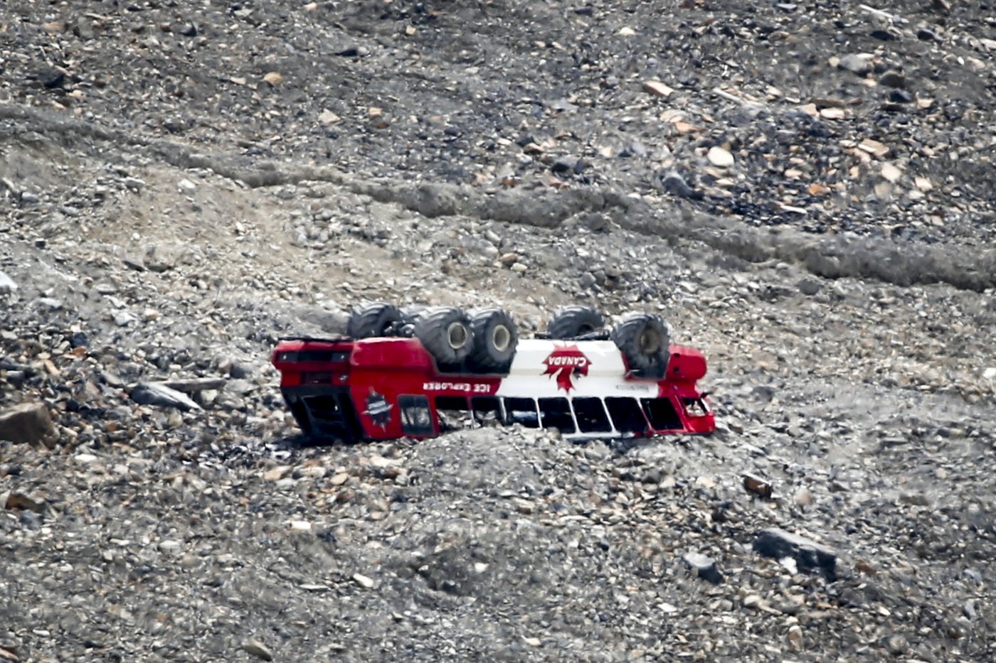 'Catastrophic': Tour bus had brake problems before deadly Columbia Icefield rollover | iNFOnews.ca