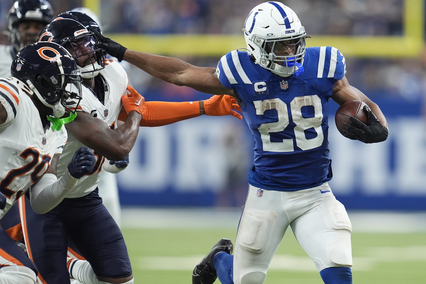 Colts rush for 3 TDs as struggling defense slows Bears offense for a 21-16 victory | iNFOnews.ca Colts rush for 3 TDs as struggling defense slows Bears offense for a 21-16 victory | iNFOnews.ca