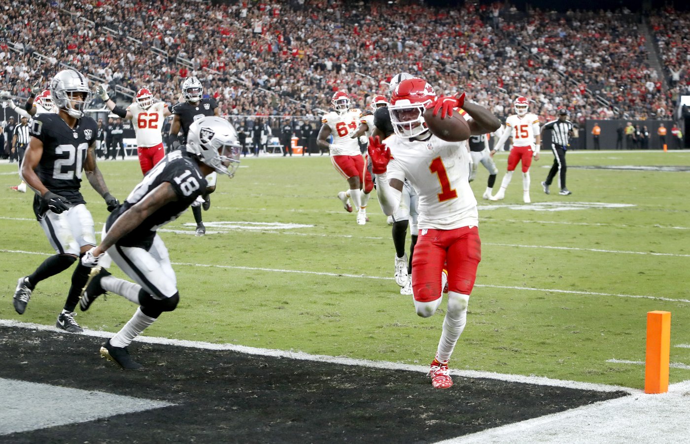 Mahomes passes for 262 yards and 2 TDs, Chiefs beat Raiders 27-20 to improve to 7-0 | iNFOnews.ca Mahomes passes for 262 yards and 2 TDs, Chiefs beat Raiders 27-20 to improve to 7-0 | iNFOnews.ca