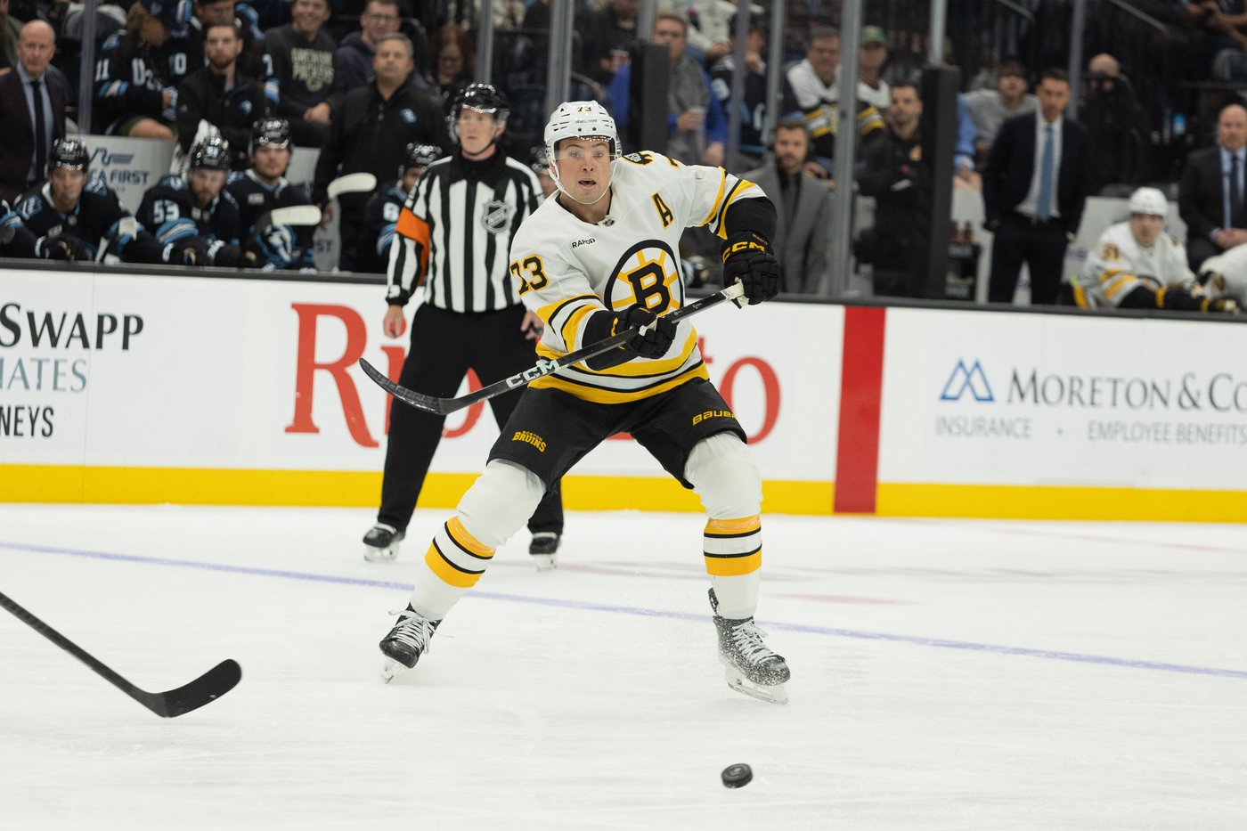 Bruins' Charlie McAvoy exits game against Canadiens after receiving shot to face | iNFOnews.ca