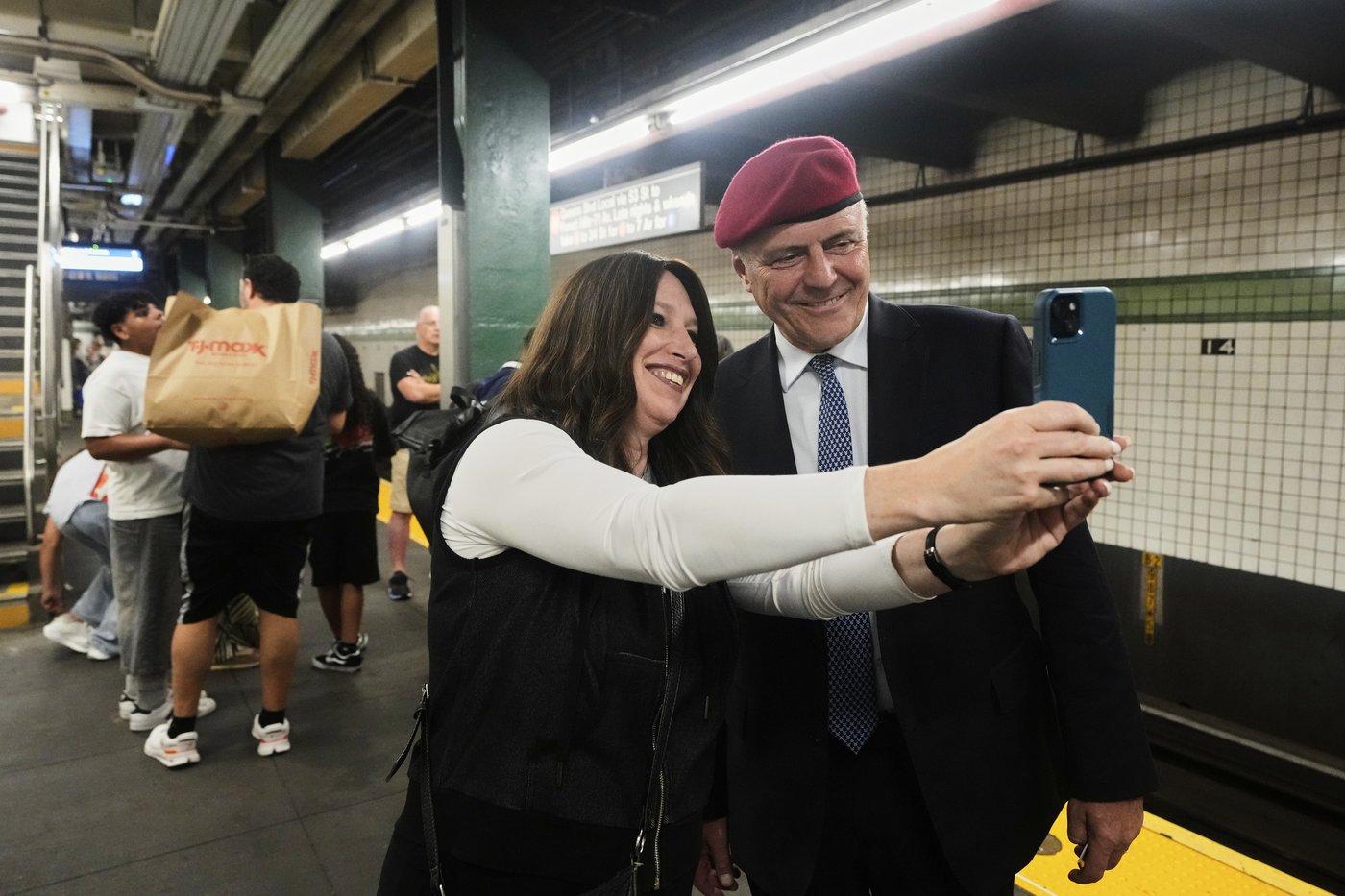 Red beret-wearing Republican Curtis Sliwa likes his chances in a crowded NYC mayor's race | iNFOnews.ca