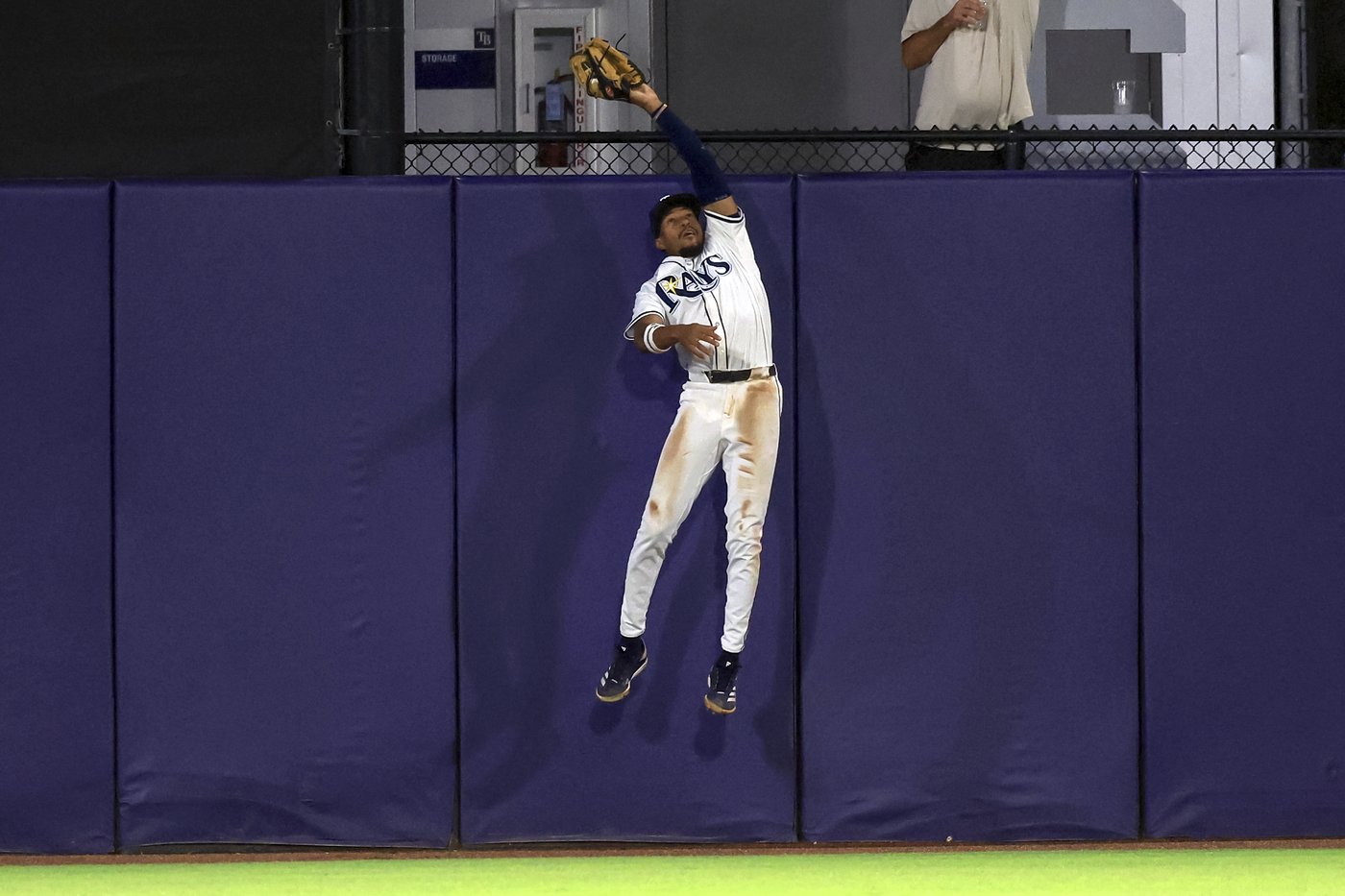 Chandler Simpson robs a homer and drives in go-ahead run as Rays beat Blue Jays 2-1 | iNFOnews.ca Chandler Simpson robs a homer and drives in go-ahead run as Rays beat Blue Jays 2-1 | iNFOnews.ca