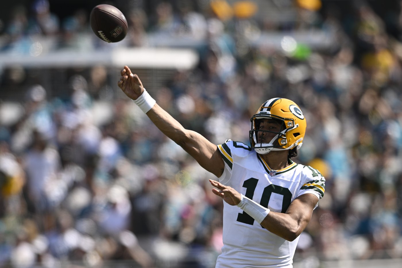 Packers QB Jordan Love leaves game at Jaguars with a left groin injury | iNFOnews.ca