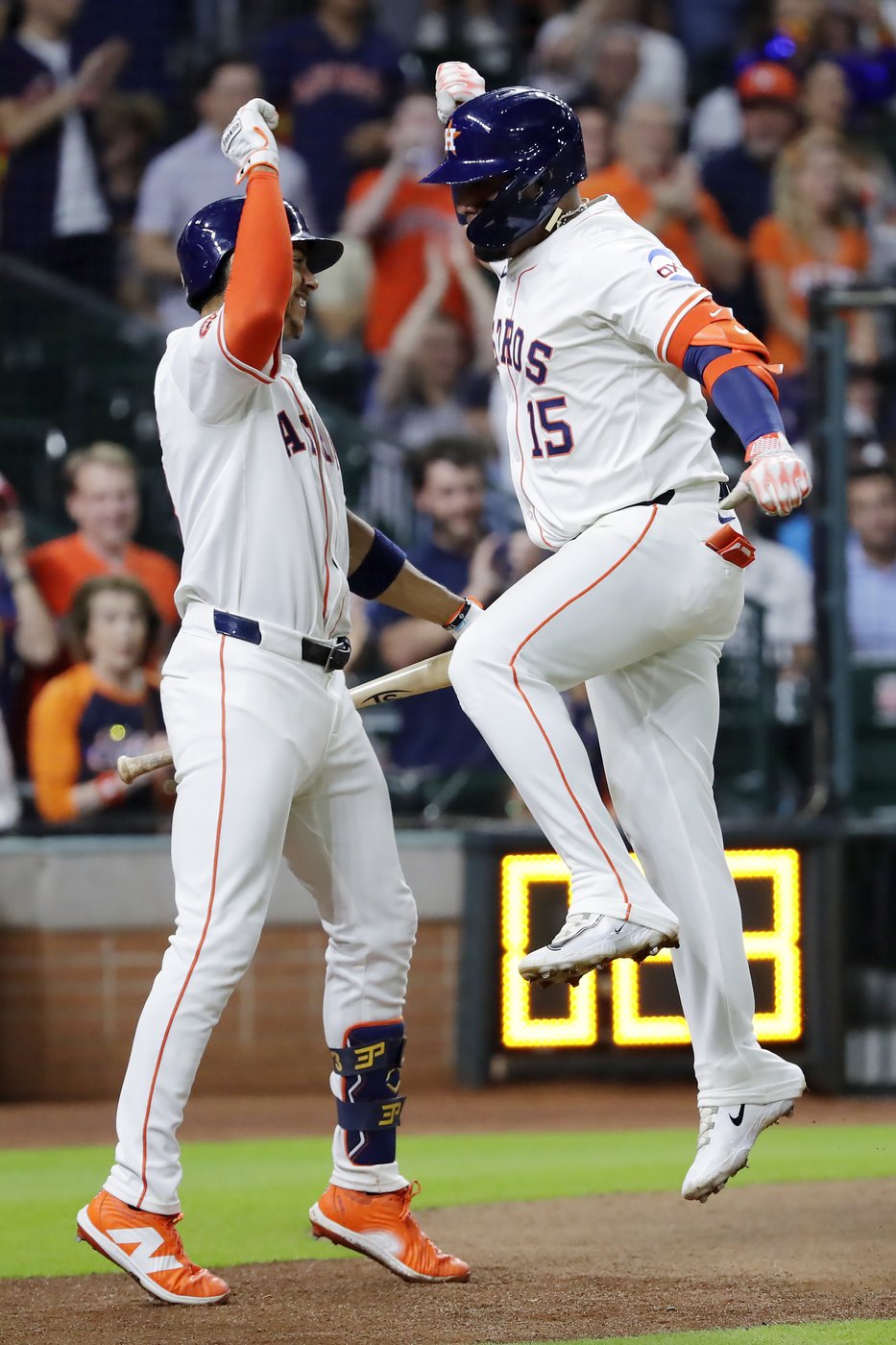 Astros cruise past the Blue Jays 5-1 behind 3 hits apiece from Jeremy Peña and Christian Walker | iNFOnews.ca