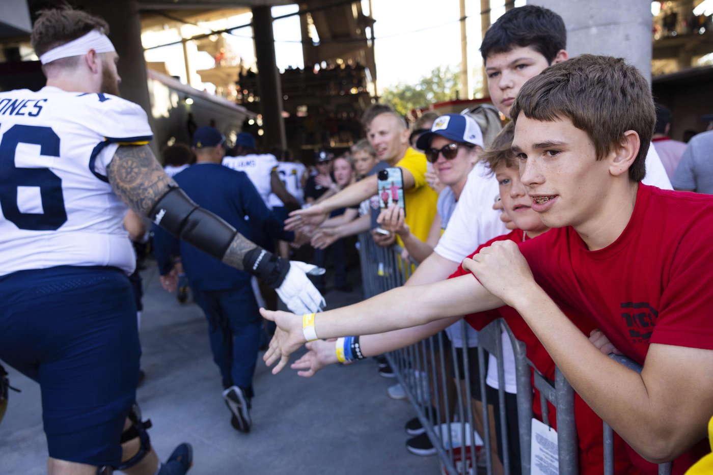 College football traditions: 'Nebraska Nice' fans pride themselves on being friendly to visitors | iNFOnews.ca
