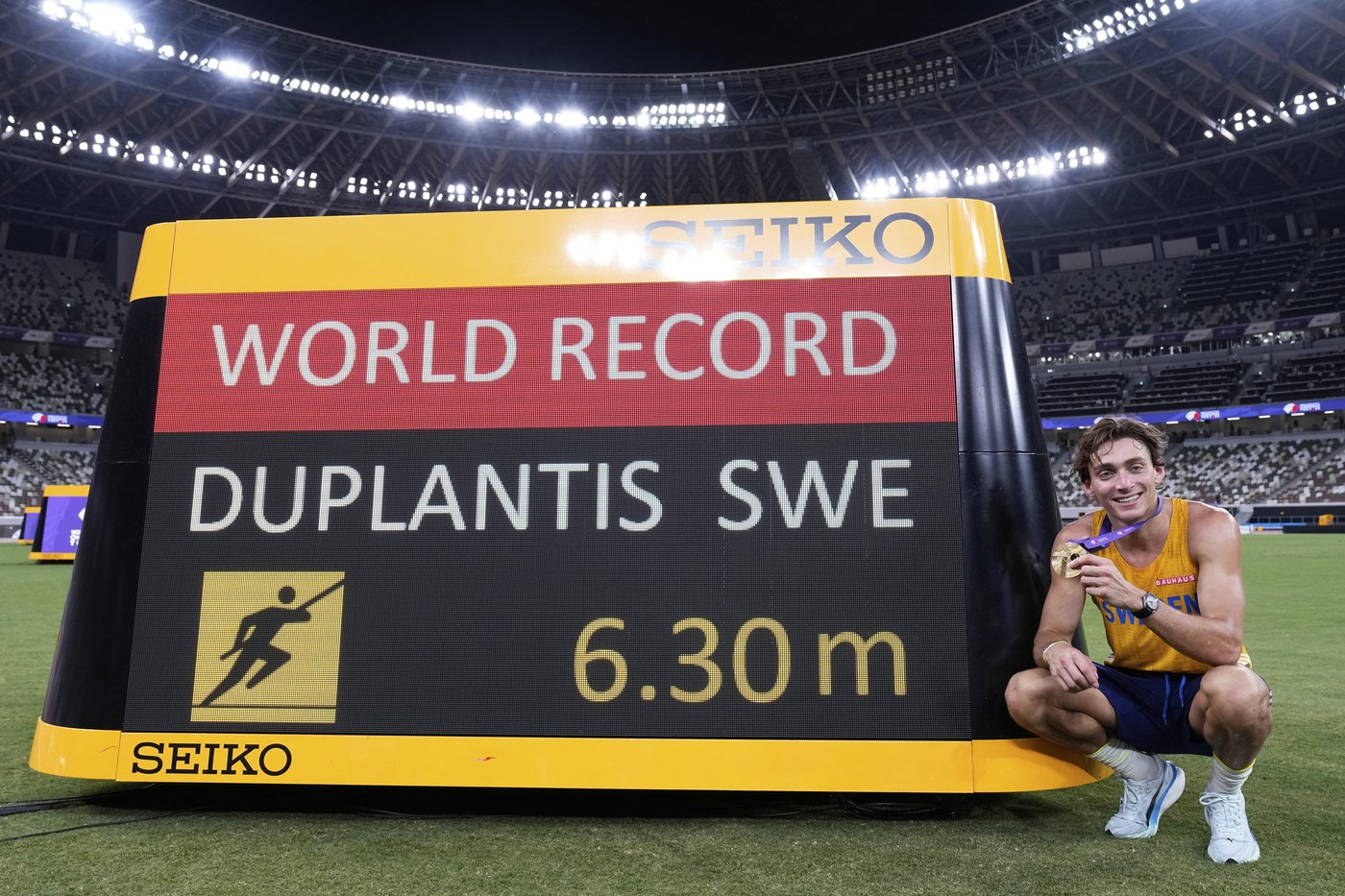 Duplantis gives Japanese fans what they came for - another world record in pole vault | iNFOnews.ca Duplantis gives Japanese fans what they came for - another world record in pole vault | iNFOnews.ca