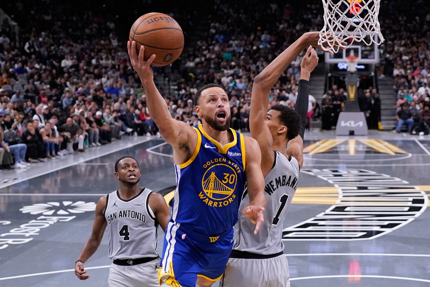 Curry scores season-high 49 points as Warriors beat Wembanyama, Spurs 109-108 in NBA Cup | iNFOnews.ca Curry scores season-high 49 points as Warriors beat Wembanyama, Spurs 109-108 in NBA Cup | iNFOnews.ca