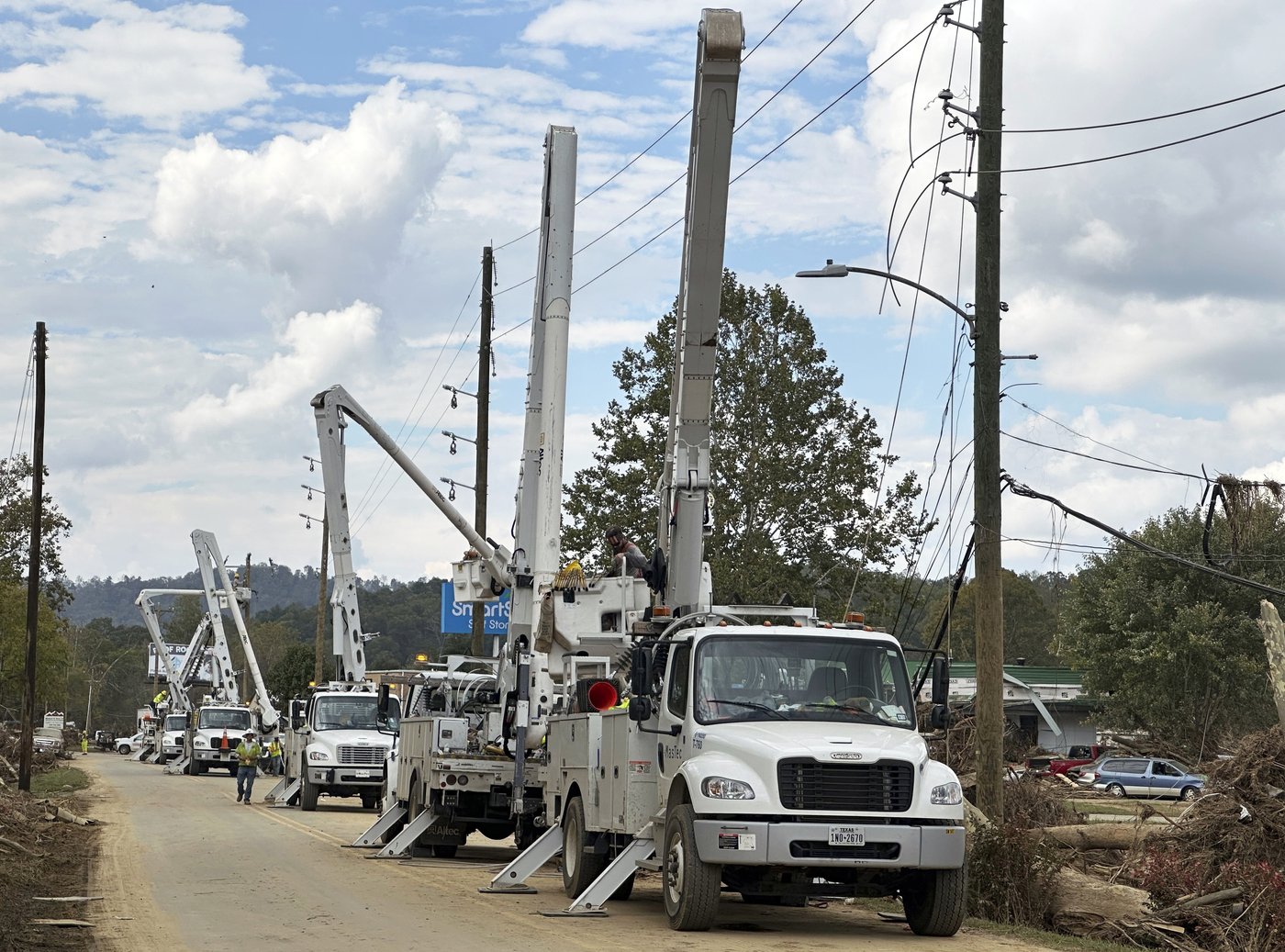 When will the power return? Weary Carolinas residents long for relief after Helene's fury | iNFOnews.ca