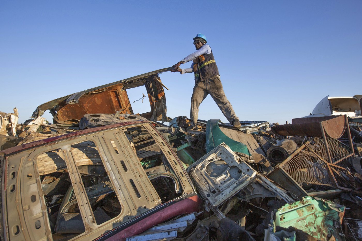 Zimbabwe's scrap metal hunters are quietly fighting climate change one piece at a time | iNFOnews.ca Zimbabwe's scrap metal hunters are quietly fighting climate change one piece at a time | iNFOnews.ca