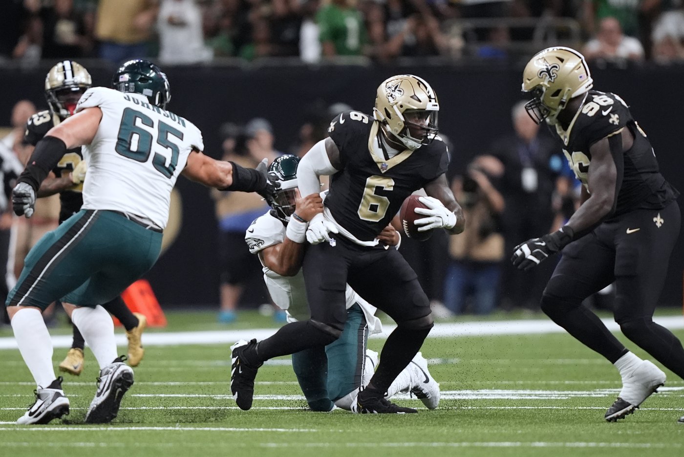 Saquon Barkley's 2 fourth-quarter TDs lift Eagles over Saints in a defensive 15-12 thriller | iNFOnews.ca Saquon Barkley's 2 fourth-quarter TDs lift Eagles over Saints in a defensive 15-12 thriller | iNFOnews.ca