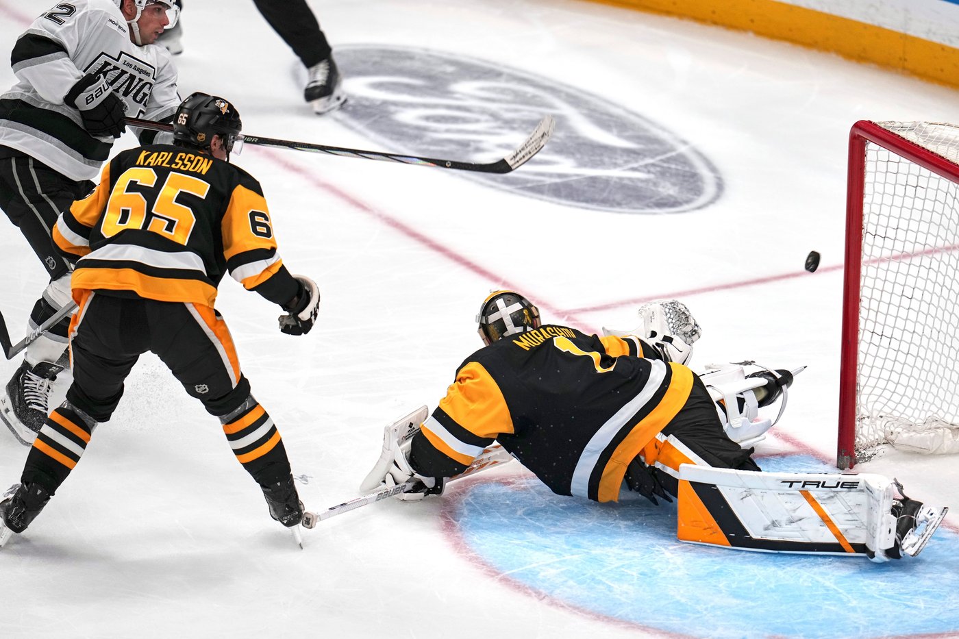 NHL roundup: Kevin Fiala nets 500th point as Kings beat Penguins 3-2 | iNFOnews.ca