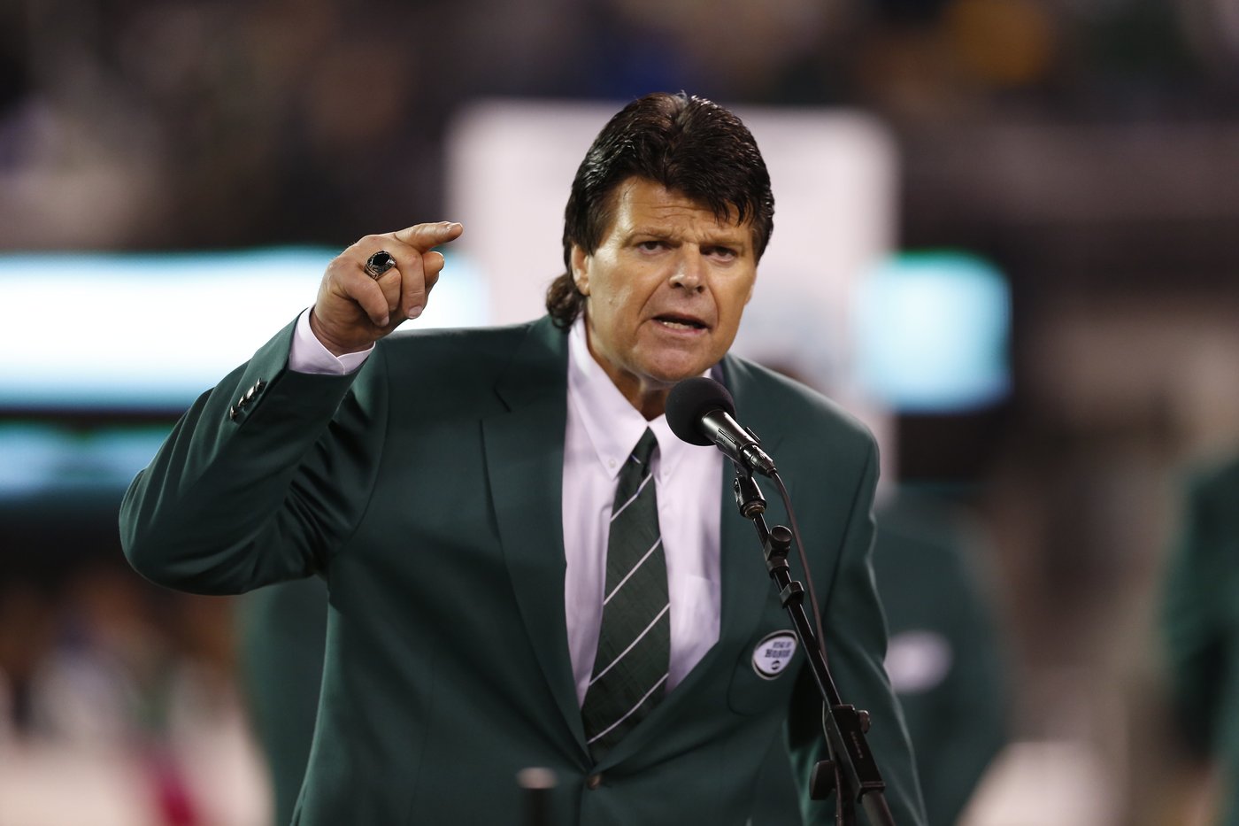 Gastineau confronts Favre in documentary for his 'dive' on Strahan's record-breaking sack | iNFOnews.ca Gastineau confronts Favre in documentary for his 'dive' on Strahan's record-breaking sack | iNFOnews.ca