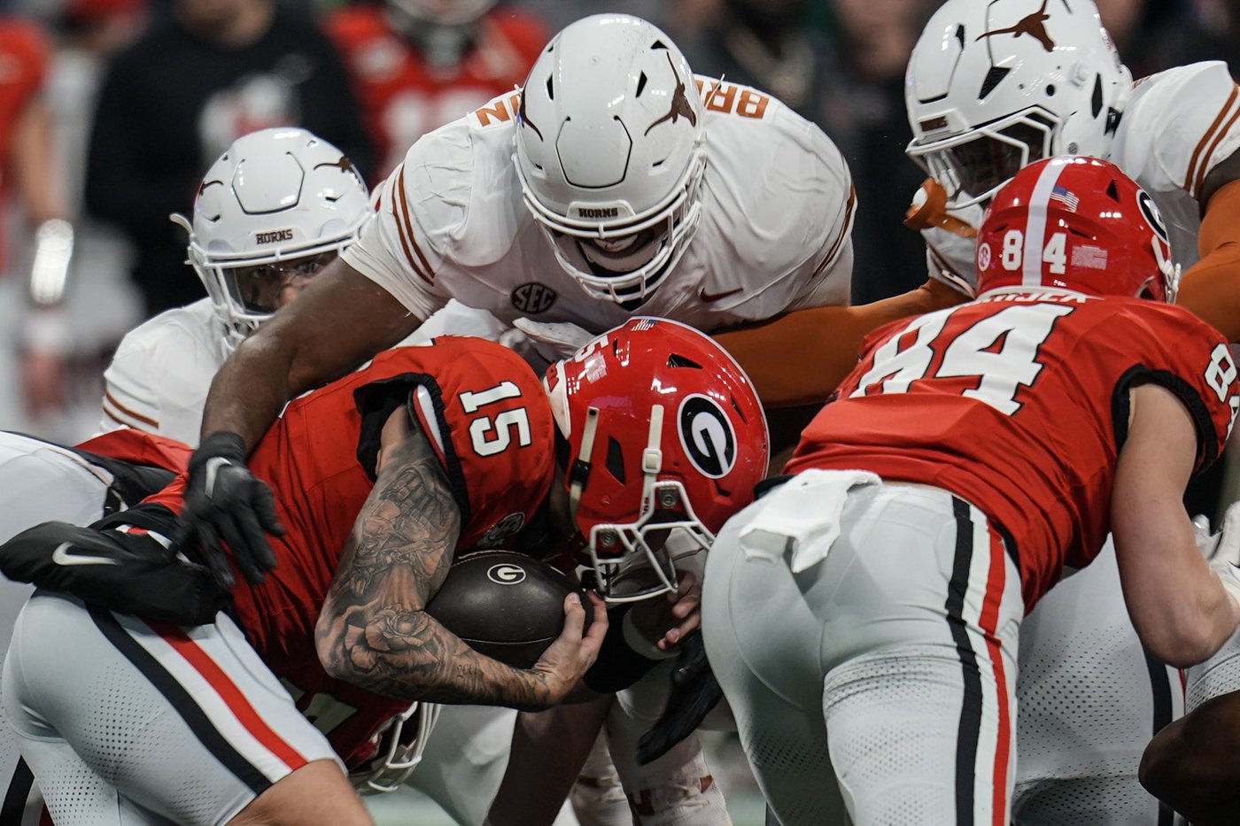 Georgia QB Carson Beck announces plan to enter NFL draft after season-ending elbow injury | iNFOnews.ca