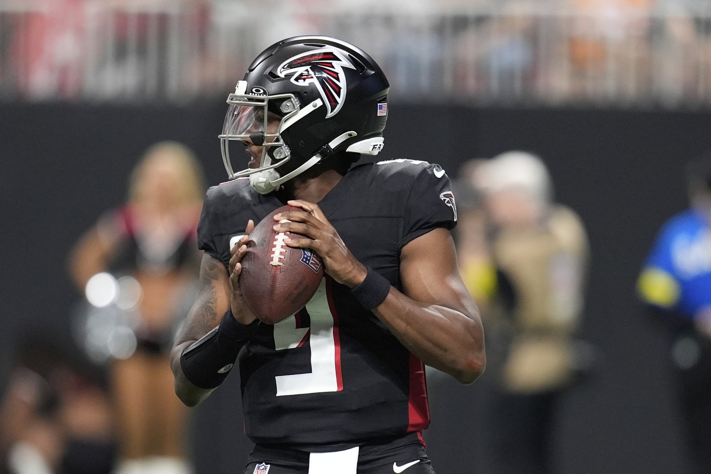 Falcons' inability to run in opening loss to Bucs put too heavy a burden on young quarterback Penix | iNFOnews.ca