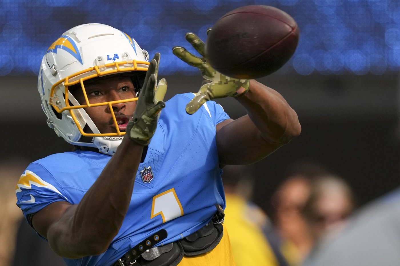 Justin Herbert has TDs passing and rushing as Chargers beat Titans 27-17 for 3rd straight win | iNFOnews.ca Justin Herbert has TDs passing and rushing as Chargers beat Titans 27-17 for 3rd straight win | iNFOnews.ca