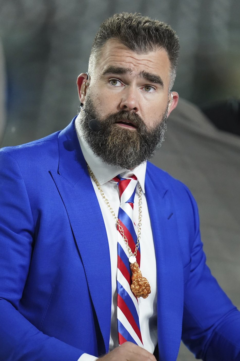 Jason Kelce apologizes for cellphone incident at Ohio State-Penn State before Bucs-Chiefs game | iNFOnews.ca