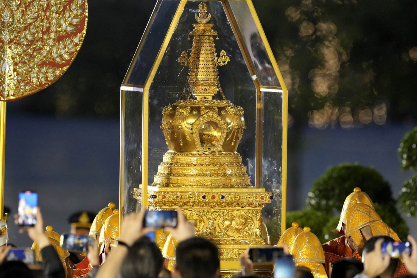 Relic of the Buddha loaned by China gets a warm welcome in Thailand | iNFOnews.ca Relic of the Buddha loaned by China gets a warm welcome in Thailand | iNFOnews.ca