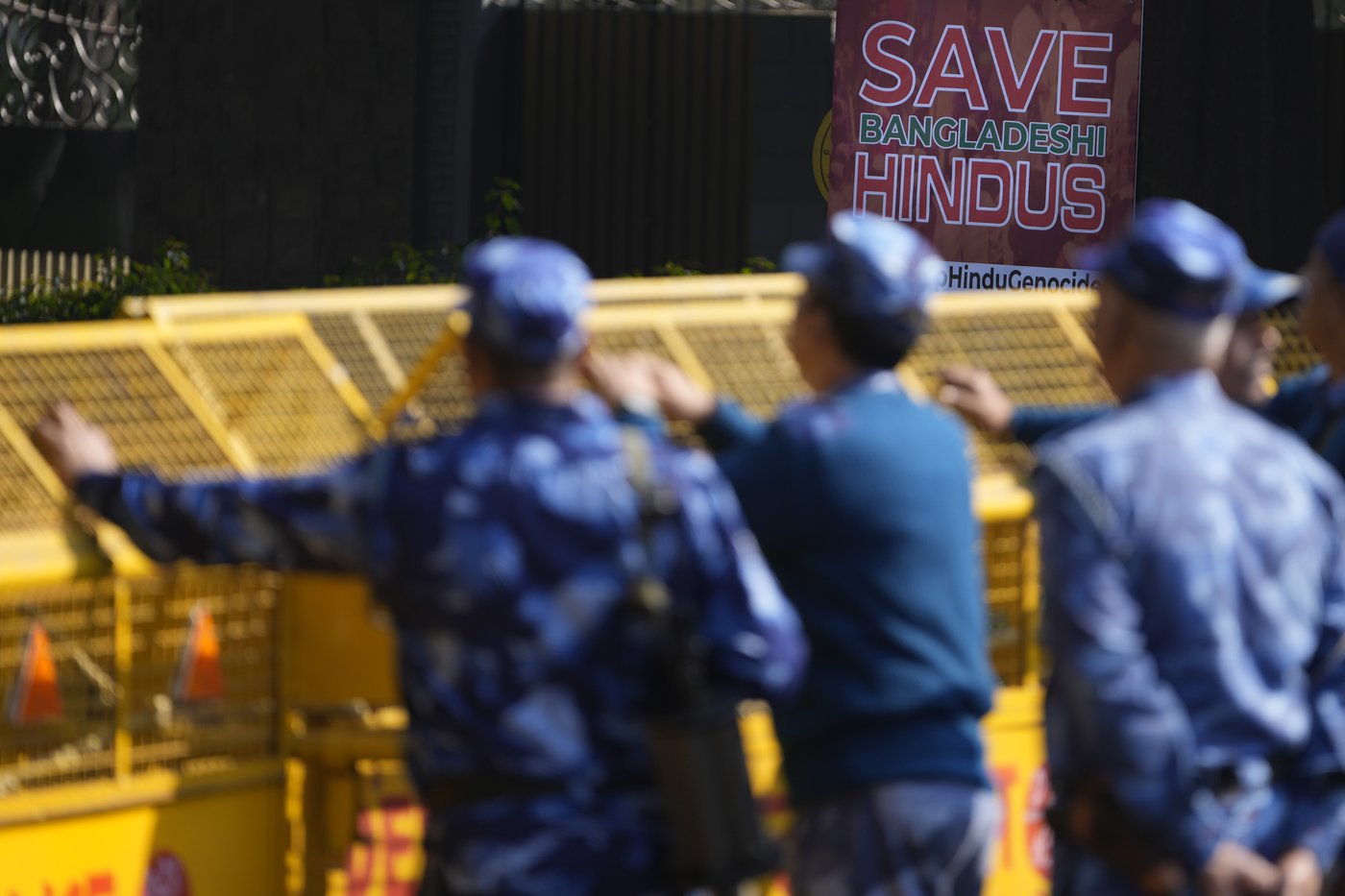 Hundreds protest in New Delhi against reported attacks on Hindus in Bangladesh | iNFOnews.ca