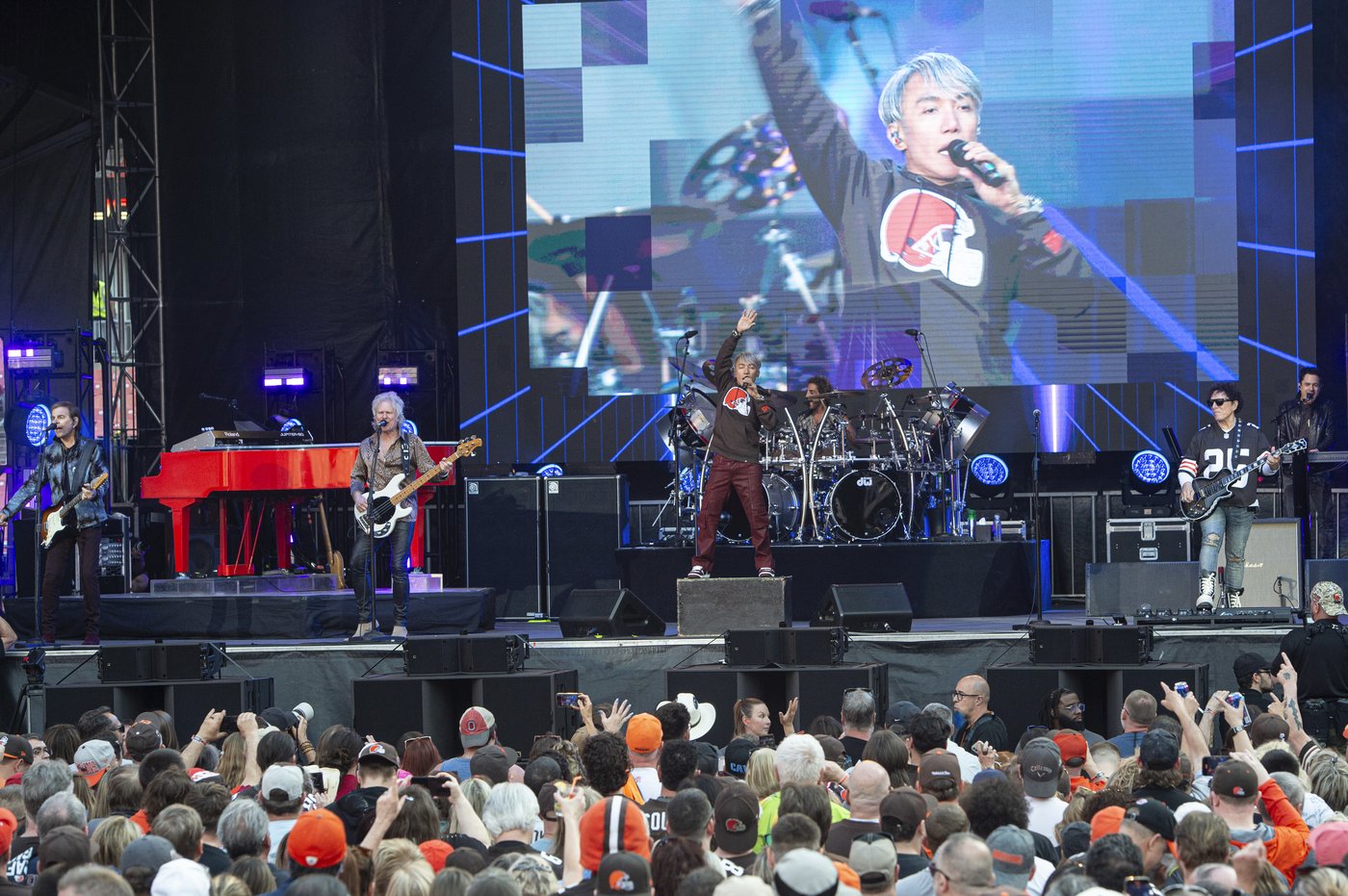 The Browns bring in Journey for a concert before the start of the NFL draft | iNFOnews.ca The Browns bring in Journey for a concert before the start of the NFL draft | iNFOnews.ca