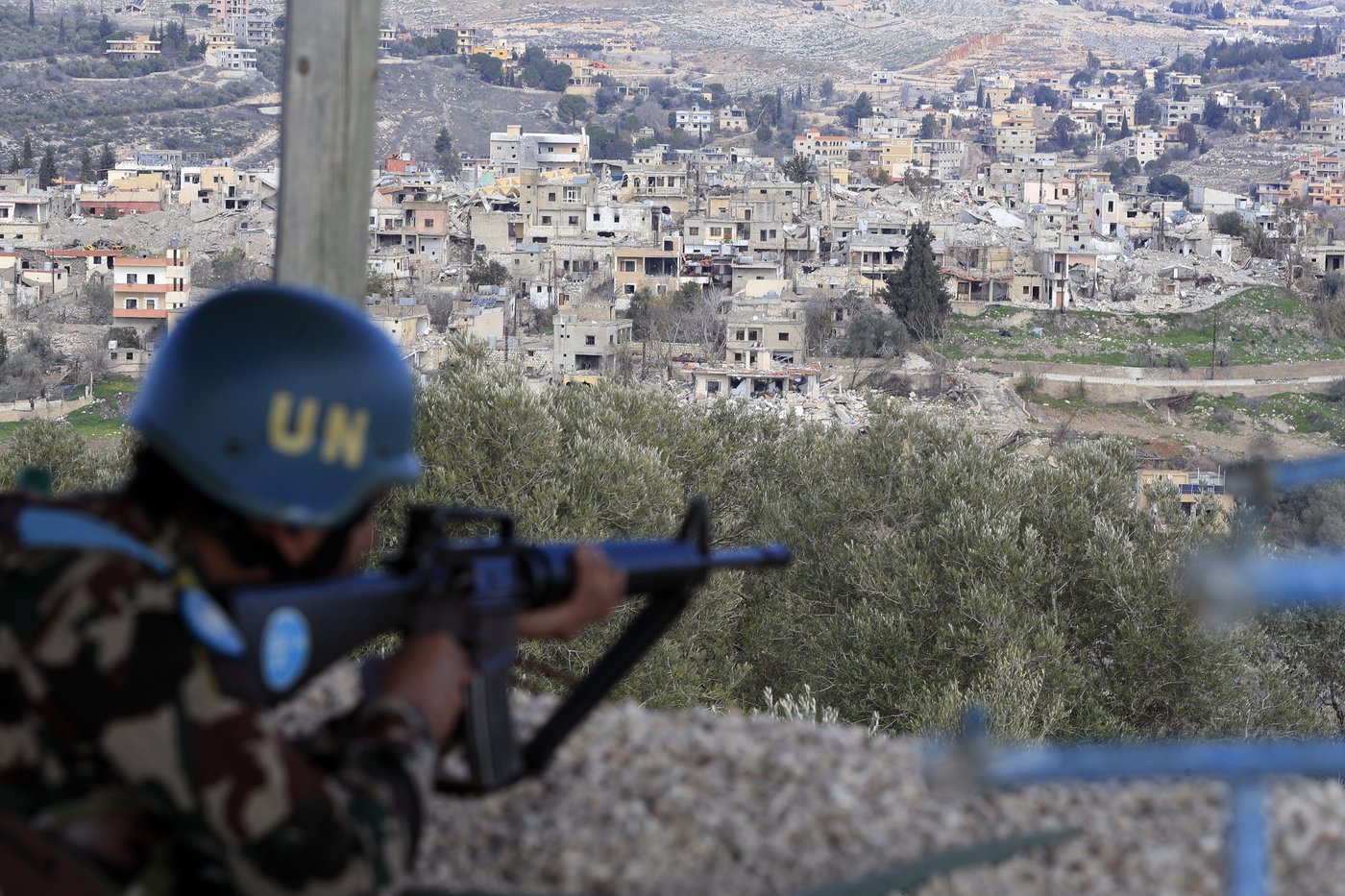 Israeli military sets up roadblocks in southern Lebanon and announces it won’t withdraw by deadline | iNFOnews.ca