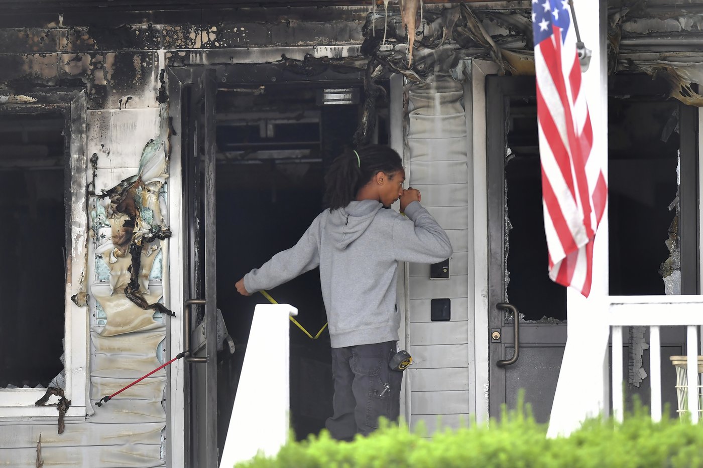 Fatal blaze at assisted-living center raises questions on safety and firefighter staffing | iNFOnews.ca Fatal blaze at assisted-living center raises questions on safety and firefighter staffing | iNFOnews.ca