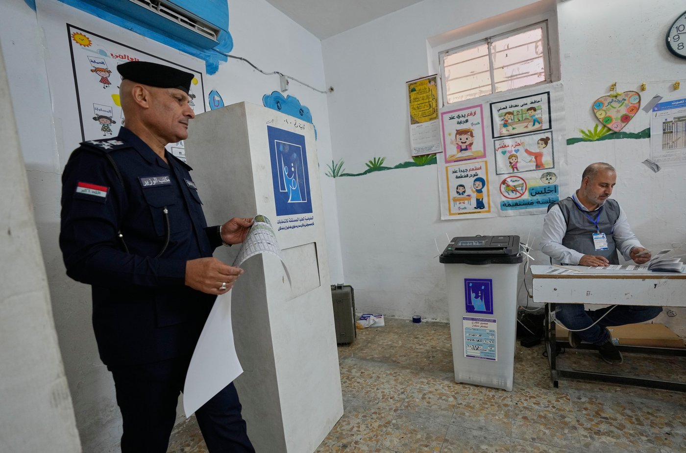 Iraq's displaced Yazidis and security forces cast ballots in early voting in parliament election | iNFOnews.ca