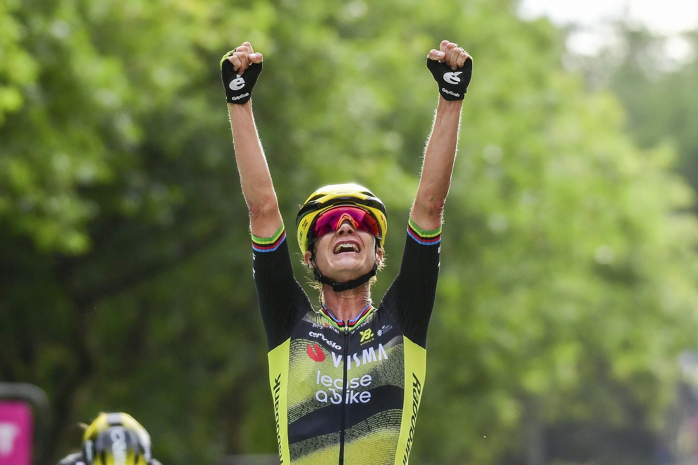 Cycling great Vos wins 1st stage of women's Tour de France with brilliant late attack | iNFOnews.ca Cycling great Vos wins 1st stage of women's Tour de France with brilliant late attack | iNFOnews.ca