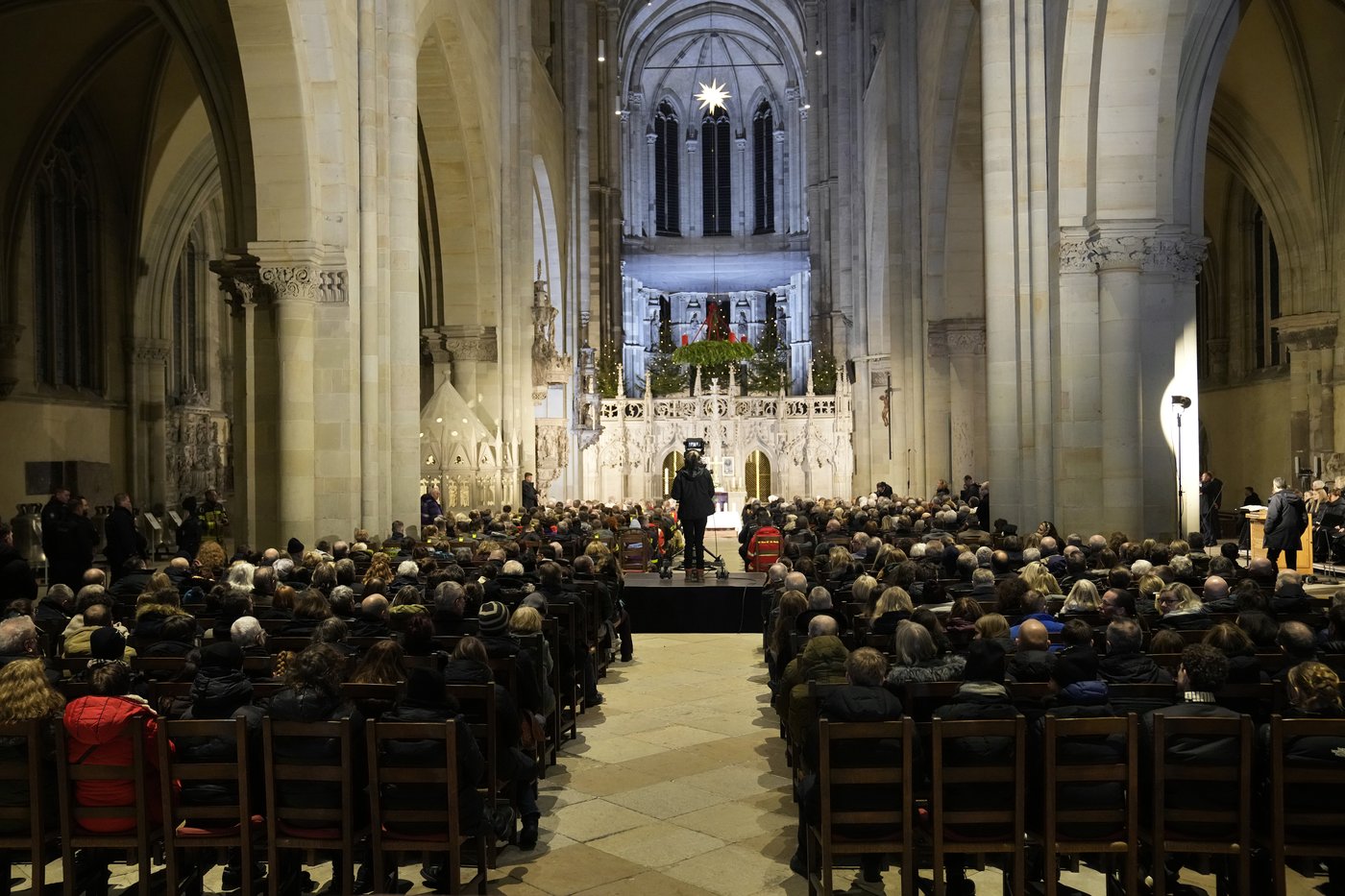 Germans mourn the 5 killed and 200 injured in the apparent attack on a Christmas market | iNFOnews.ca Germans mourn the 5 killed and 200 injured in the apparent attack on a Christmas market | iNFOnews.ca