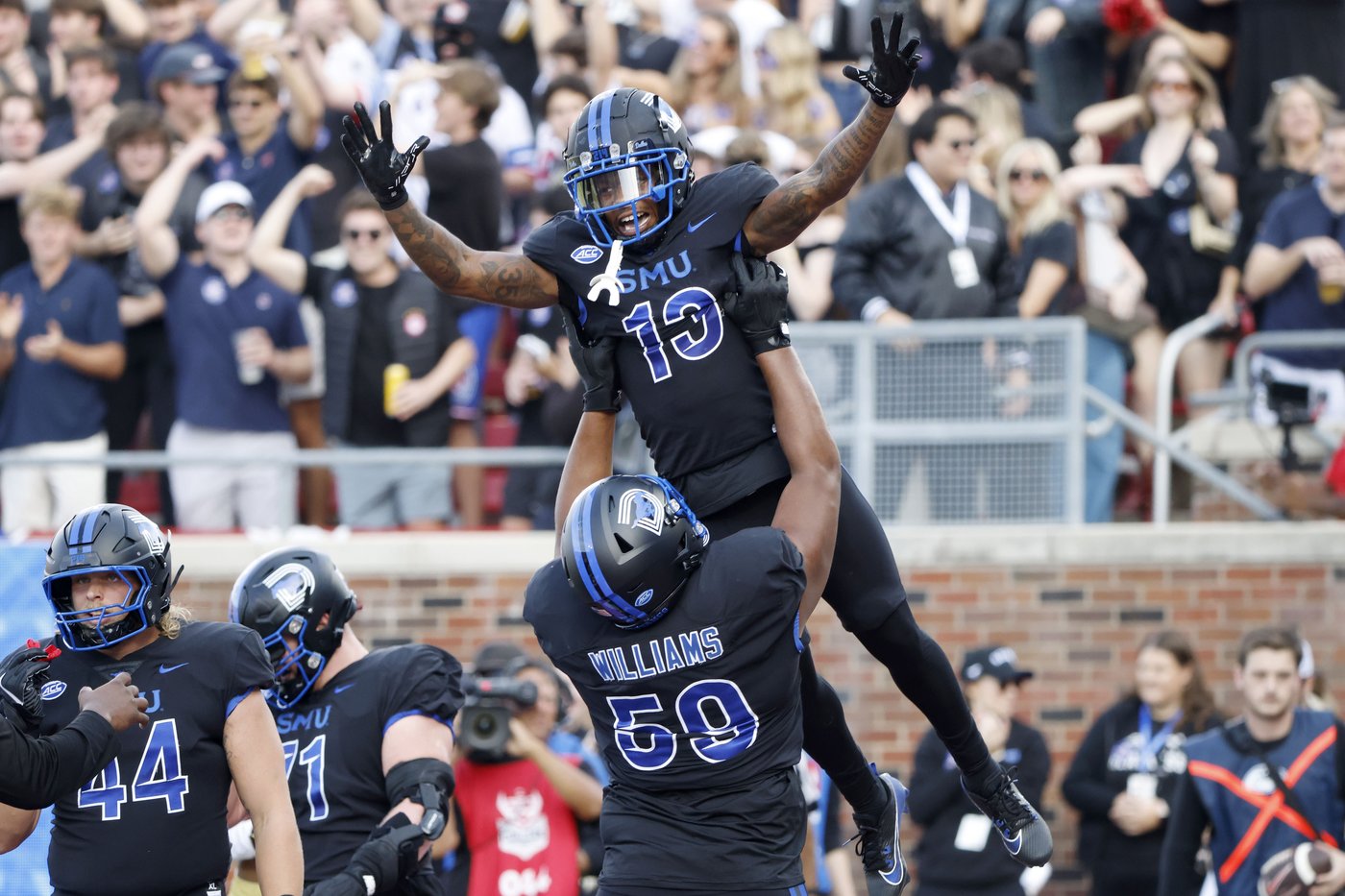No. 14 SMU moves closer to ACC title game by beating Boston College 38-28 for 7th win in a row | iNFOnews.ca