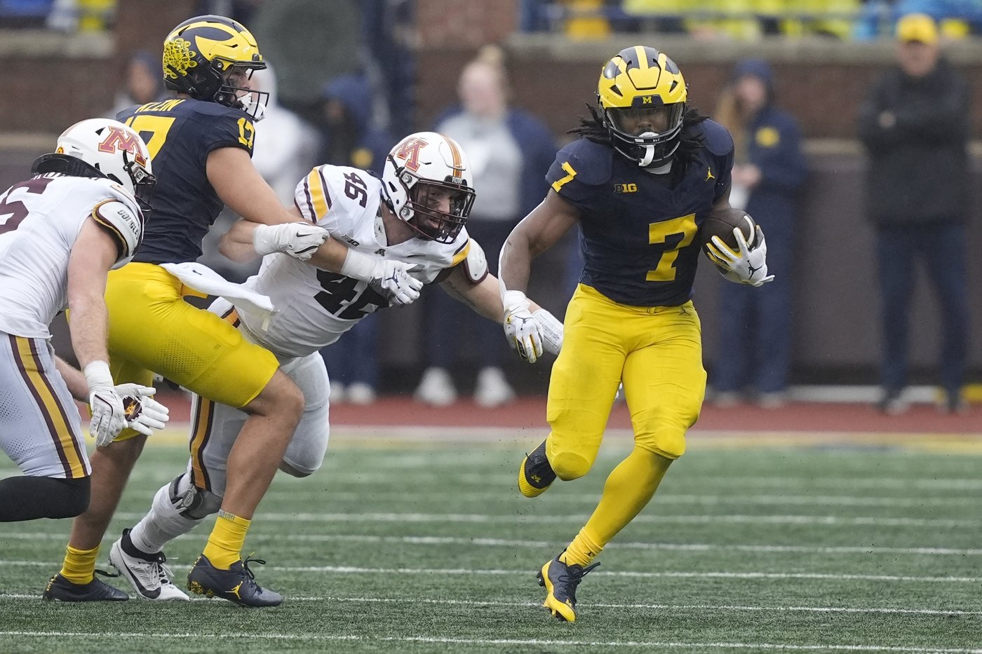 National title game rematch is now a conference game as No. 10 Michigan visits Washington | iNFOnews.ca