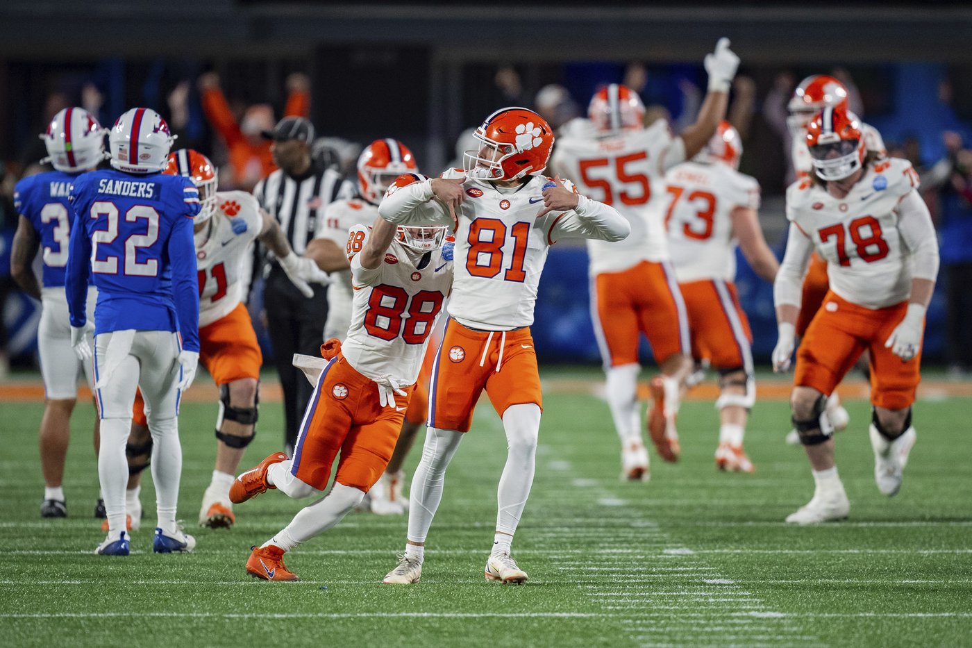 'Better than going to Disney World': Fans revel in CFP debuts at campus sites | iNFOnews.ca
