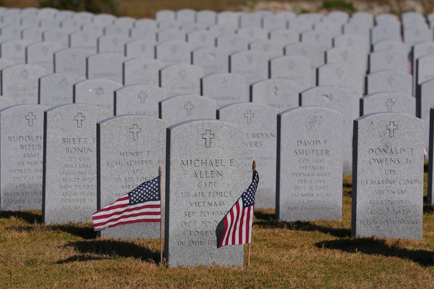 The government shutdown prompts the cancellation of some Veterans Day events | iNFOnews.ca