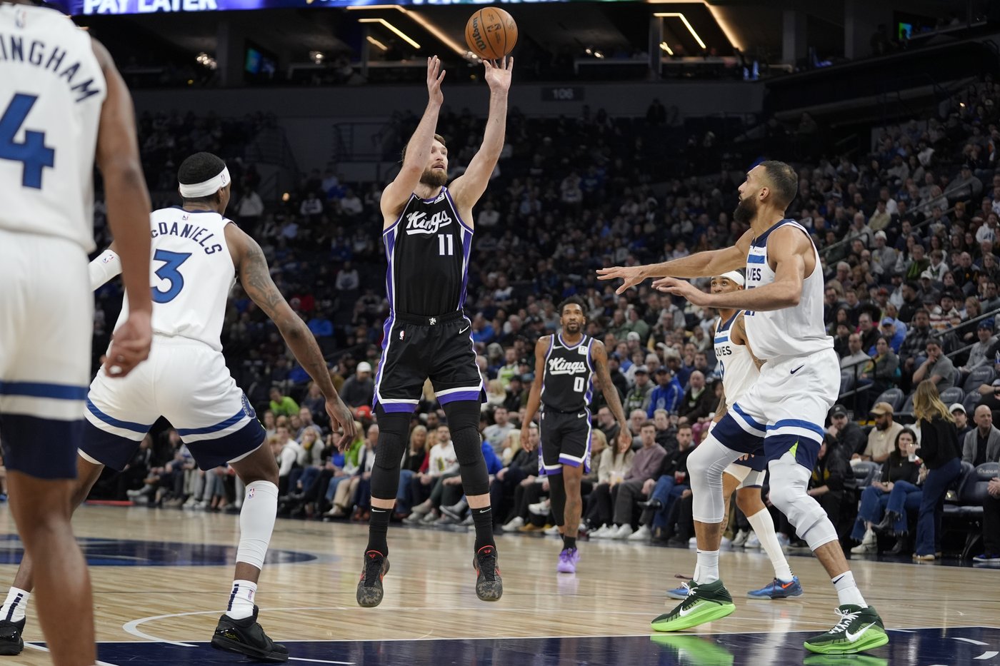 After dealing Fox, Kings eke out 116-114 road win over Timberwolves | iNFOnews.ca