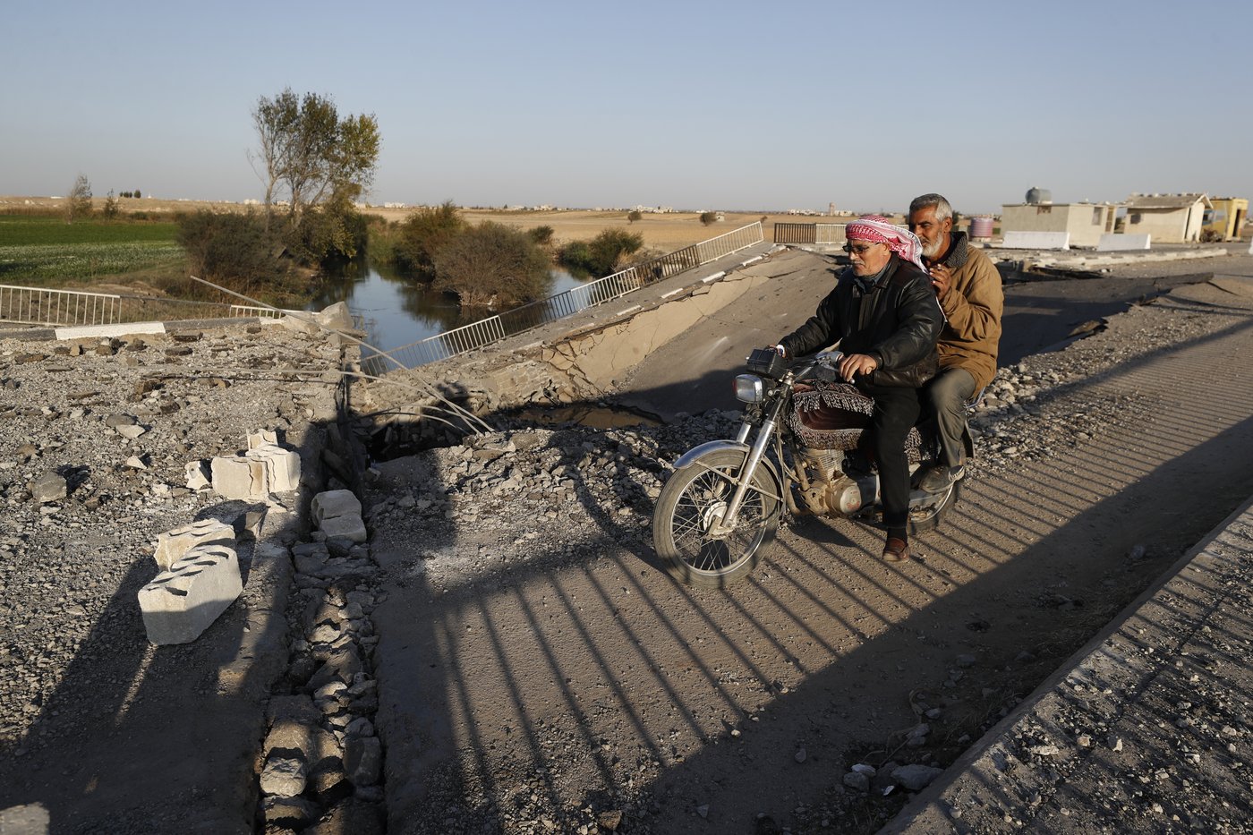 Destruction of Lebanon-Syria border crossings in Israeli airstrikes creates difficulties | iNFOnews.ca Destruction of Lebanon-Syria border crossings in Israeli airstrikes creates difficulties | iNFOnews.ca