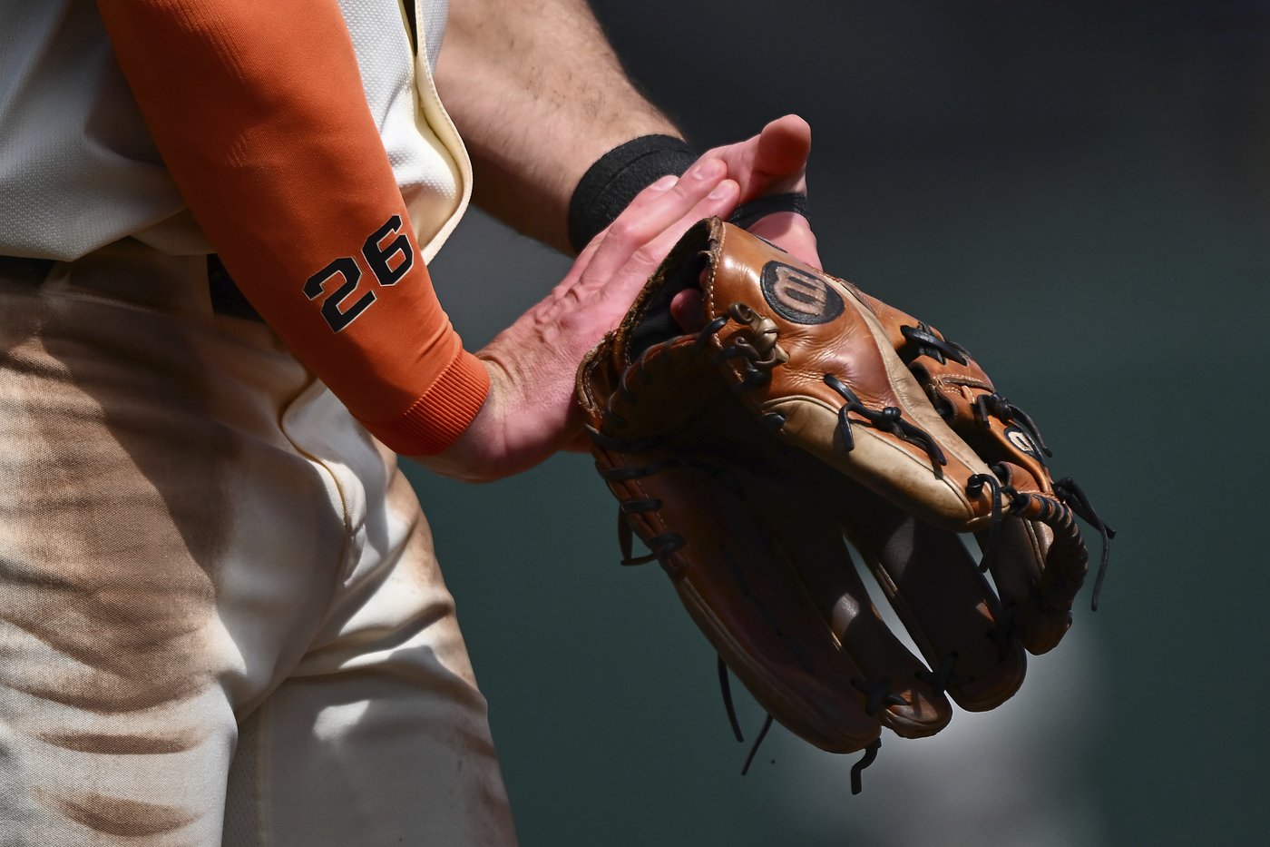 Giants third baseman Matt Chapman goes on 10-day injured list with sprained right hand | iNFOnews.ca Giants third baseman Matt Chapman goes on 10-day injured list with sprained right hand | iNFOnews.ca