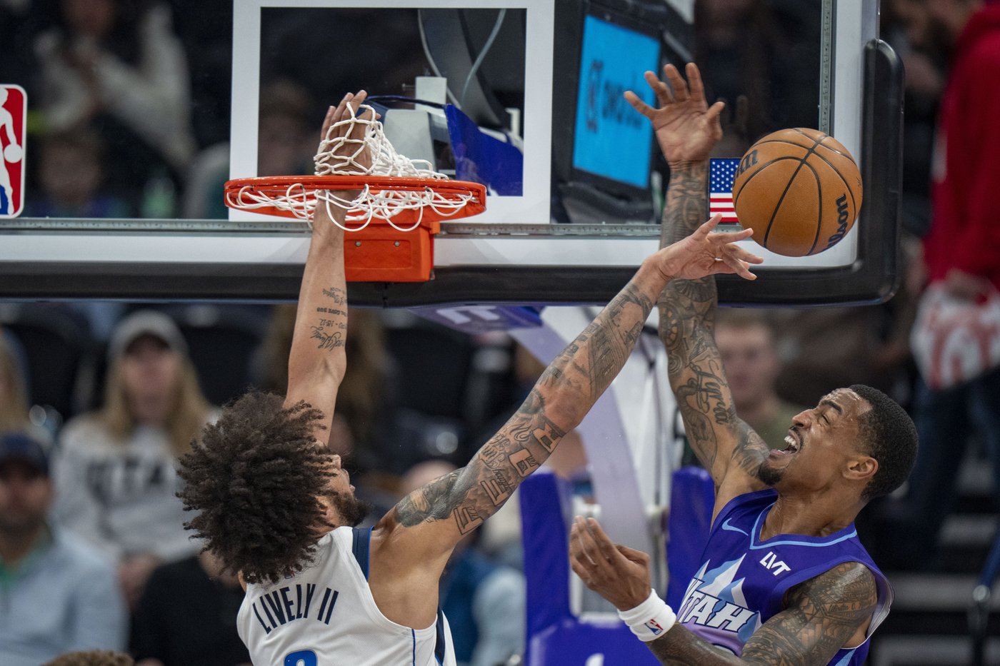 John Collins scores on a late dunk to lift Jazz past Mavericks for 1st home victory | iNFOnews.ca