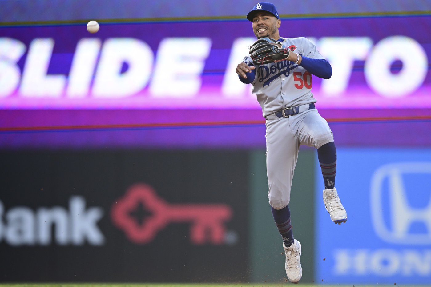 Mookie Betts' late-night mishap leaves Dodgers star sidelined for 2nd straight game with broken toe | iNFOnews.ca Mookie Betts' late-night mishap leaves Dodgers star sidelined for 2nd straight game with broken toe | iNFOnews.ca