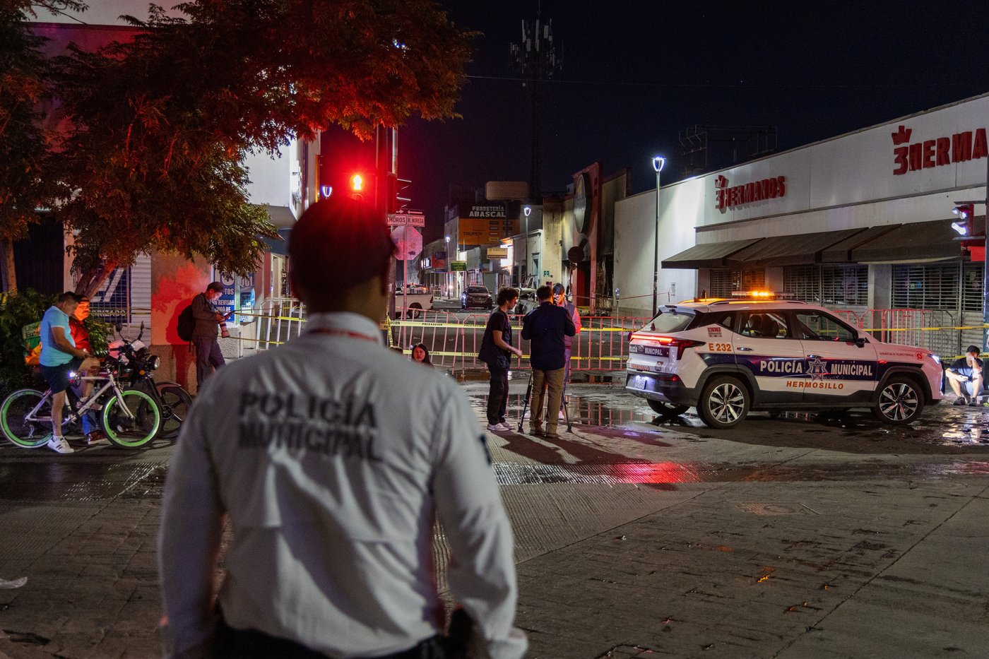 Fire and explosion at store in northwestern Mexico leave at least 23 dead and a dozen injured | iNFOnews.ca