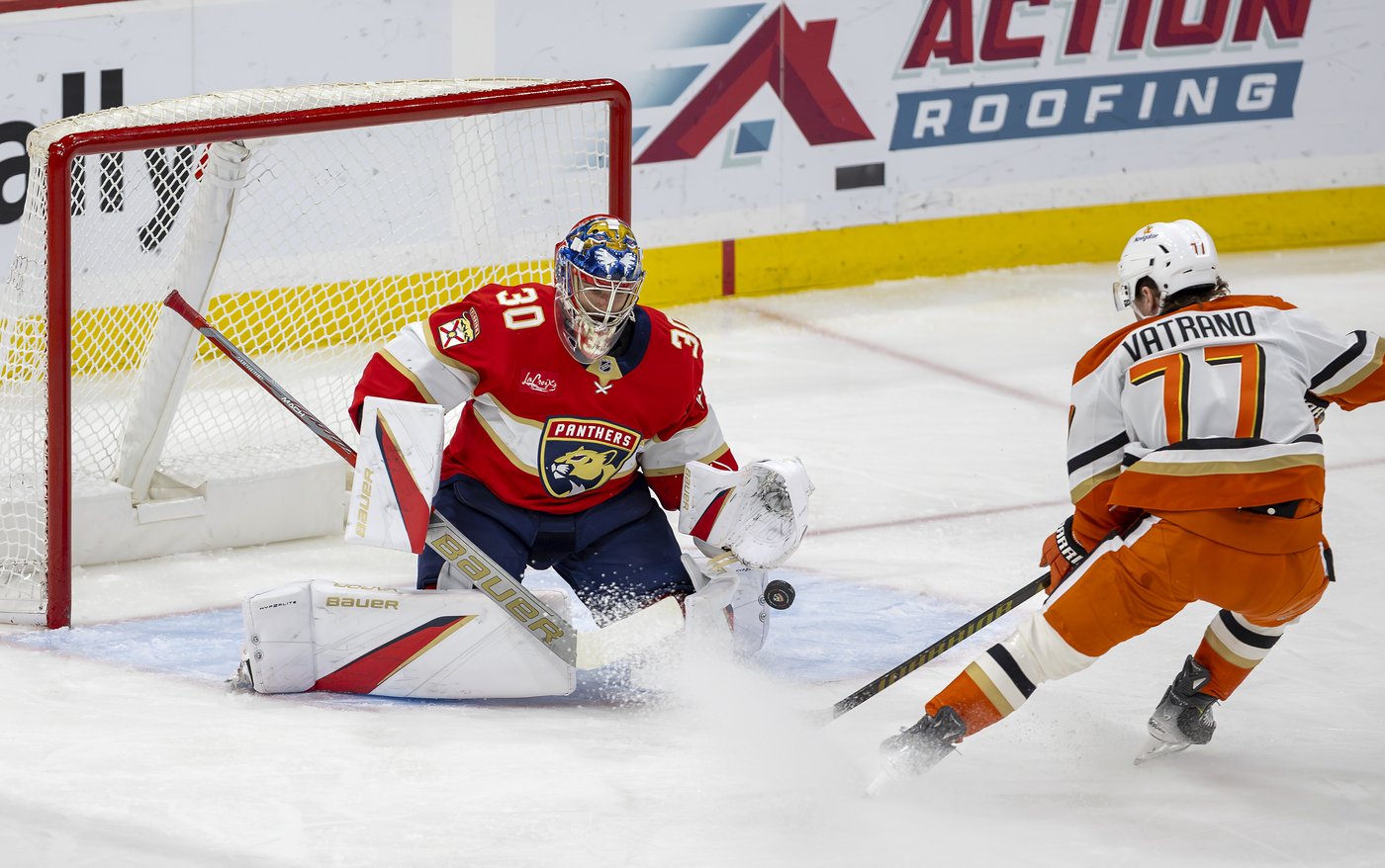 Spencer Knight makes 34 saves, Panthers beat Ducks 3-0 to open home-and-home set | iNFOnews.ca