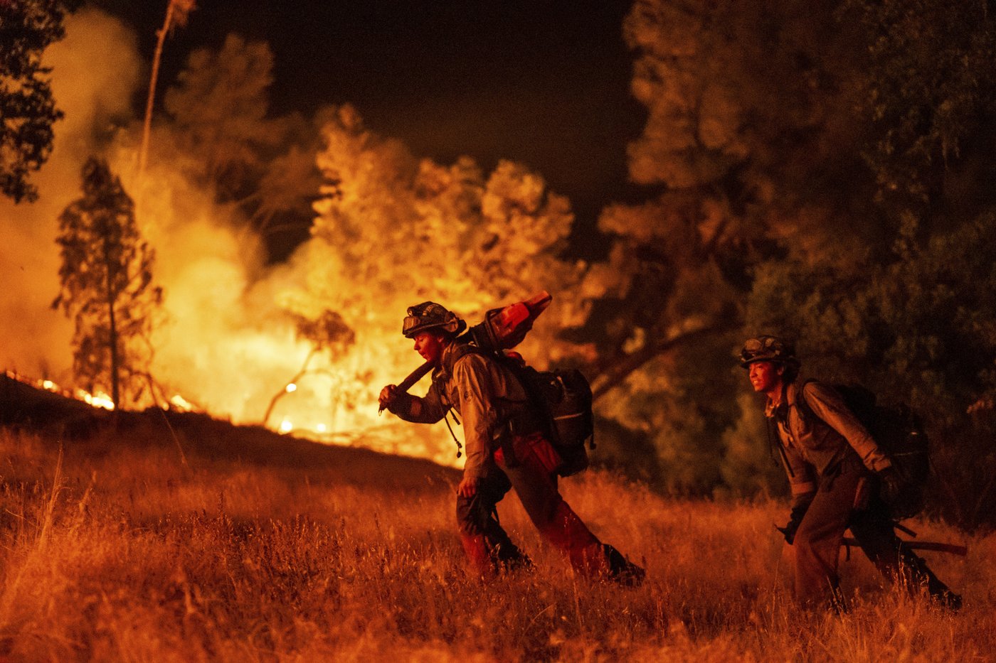 Wildfires threaten homes in Oregon and California, prompting hundreds of evacuations | iNFOnews.ca Wildfires threaten homes in Oregon and California, prompting hundreds of evacuations | iNFOnews.ca