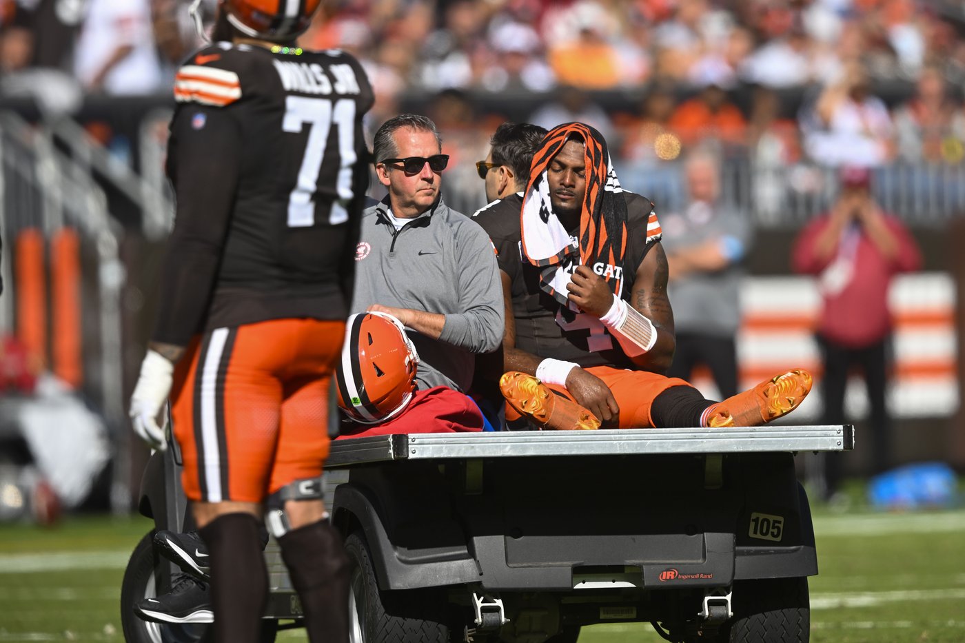 Browns QB Watson suffers likely season-ending Achilles injury. Teammates upset some fans cheered | iNFOnews.ca Browns QB Watson suffers likely season-ending Achilles injury. Teammates upset some fans cheered | iNFOnews.ca