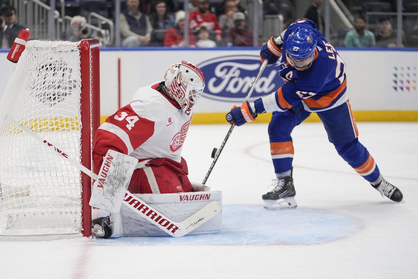 Patrick Kane scores, Alex Lyon makes 29 saves and Red Wings edge Islanders 1-0 | iNFOnews.ca